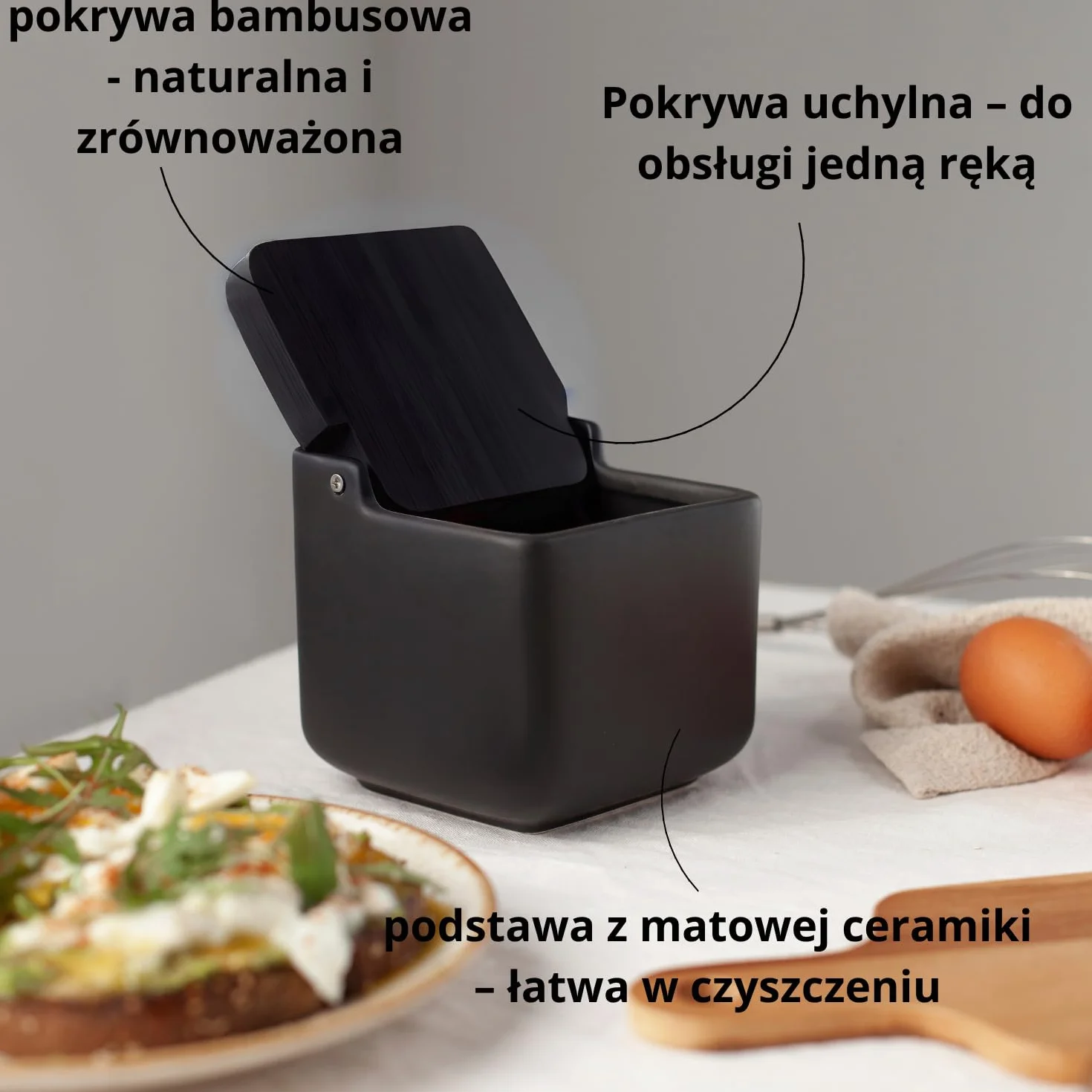 Ceramiczna piwnica solna z bambusową pokrywką 11,5 cm czarna matowa