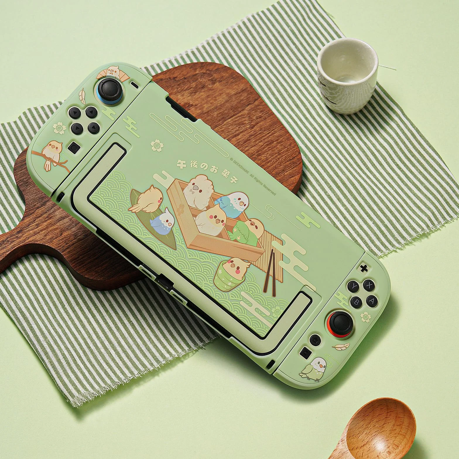 GeekShare Etui ochronne dla Switch 2, PC Slim Dockable Skin Cover - Little Parrots