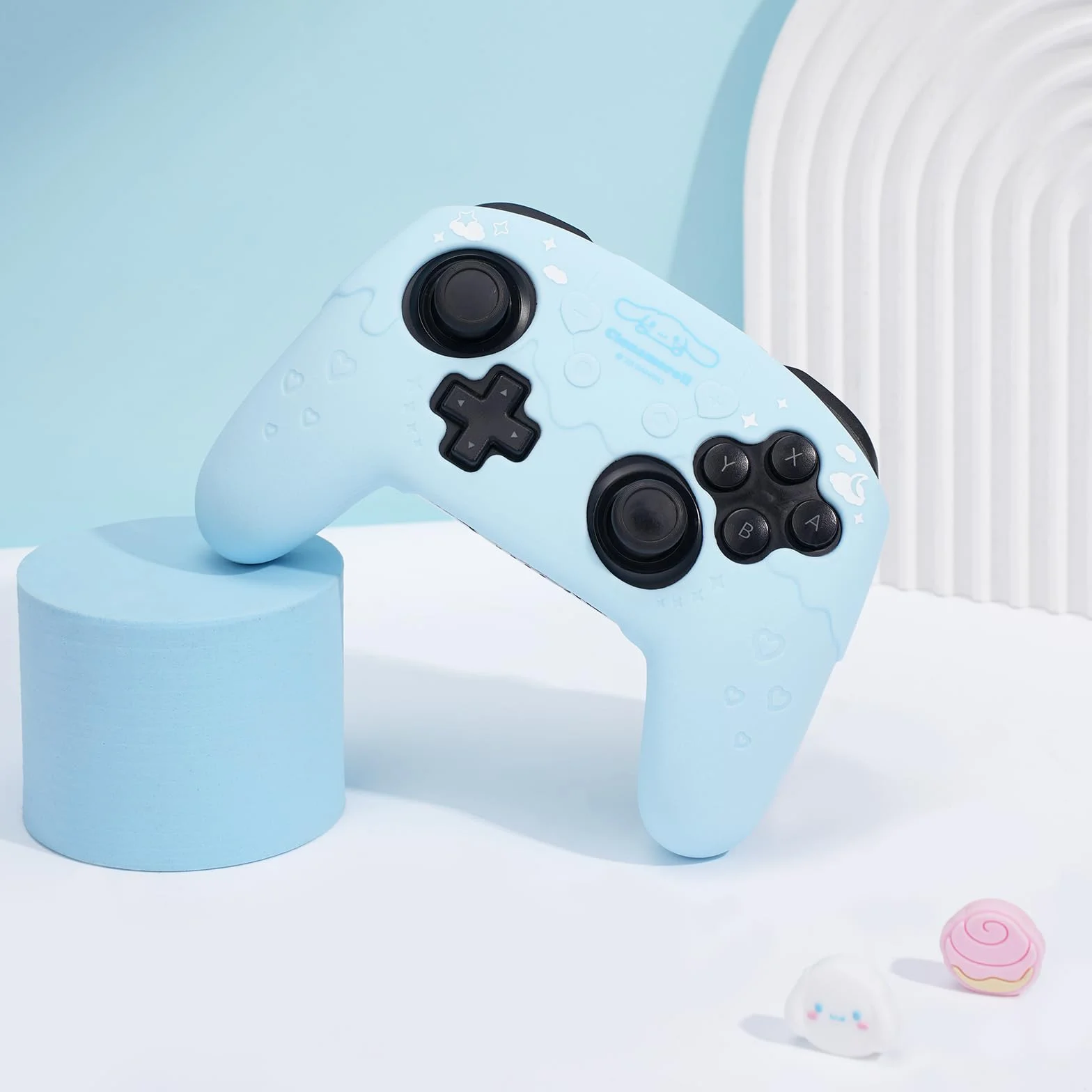 Kuitmor - Etui ochronne do kontrolera Switch Pro, miękkie silikonowe antypoślizgowe ochrona uchwytu z 2 nakładkami na kciuki i 1 naklejką