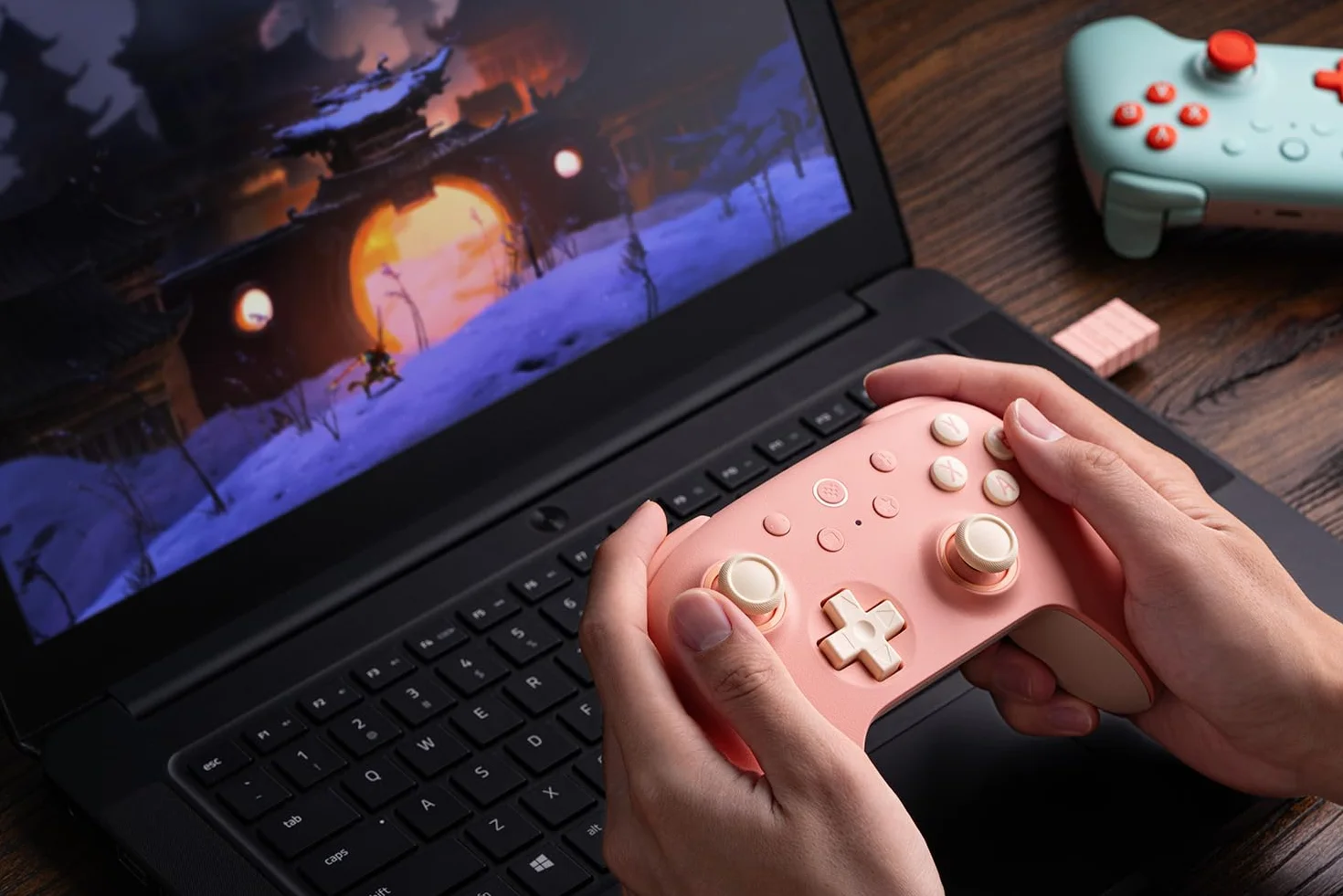 8Bitdo Ultimate bezprzewodowy kontroler 2C do komputerów z systemem Windows i Android, z częstotliwością odpytywania 1000 Hz, joystickami z efektem Halla i wyzwalaczami Halla oraz zderzakami L4/R4