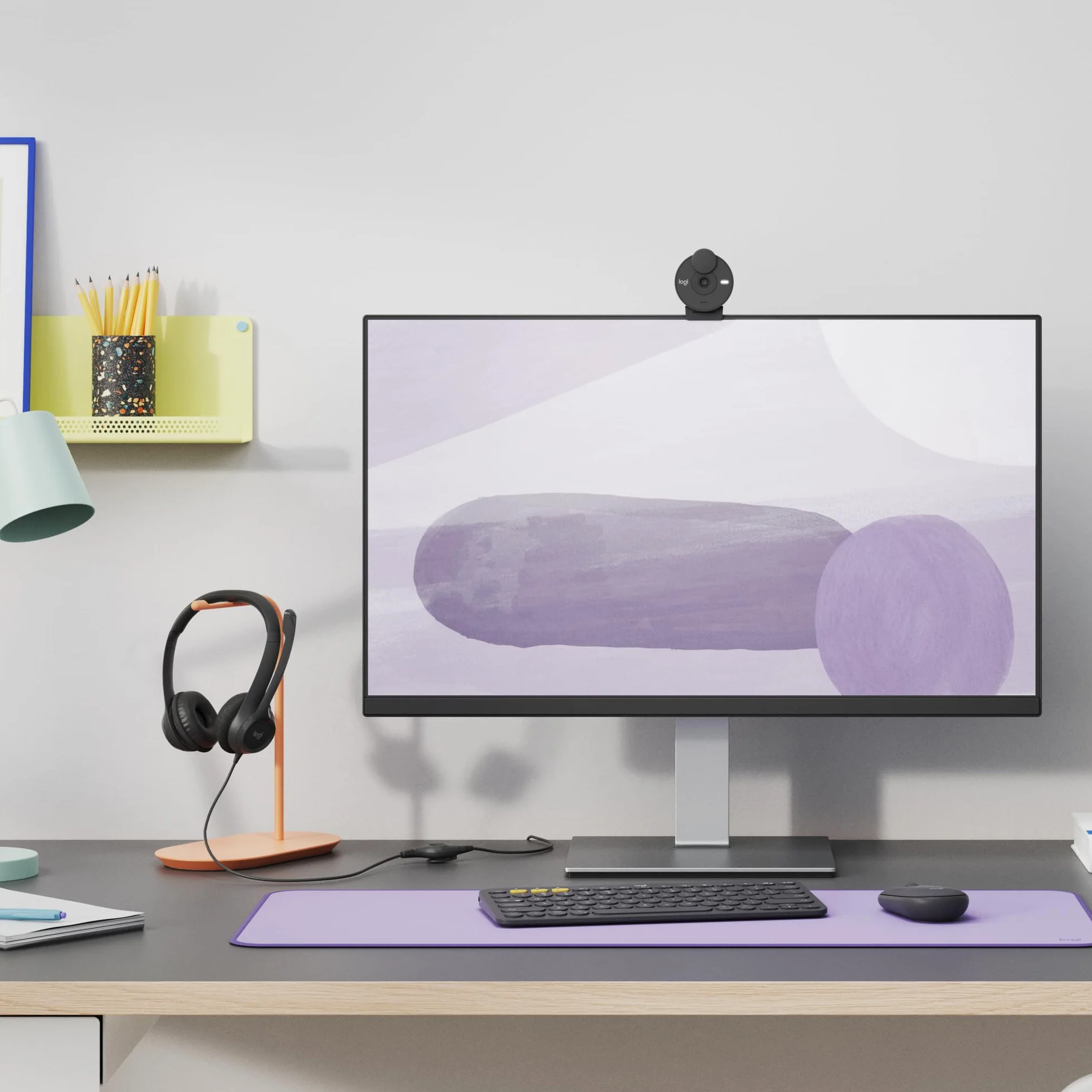 Logitech Desk Mat - Studio Series, Wielofunkcyjna duża mata na biurko, szeroka podkładka pod myszkę, antypoślizgowa, odporna na zalanie, trwały materiał - Liliowy