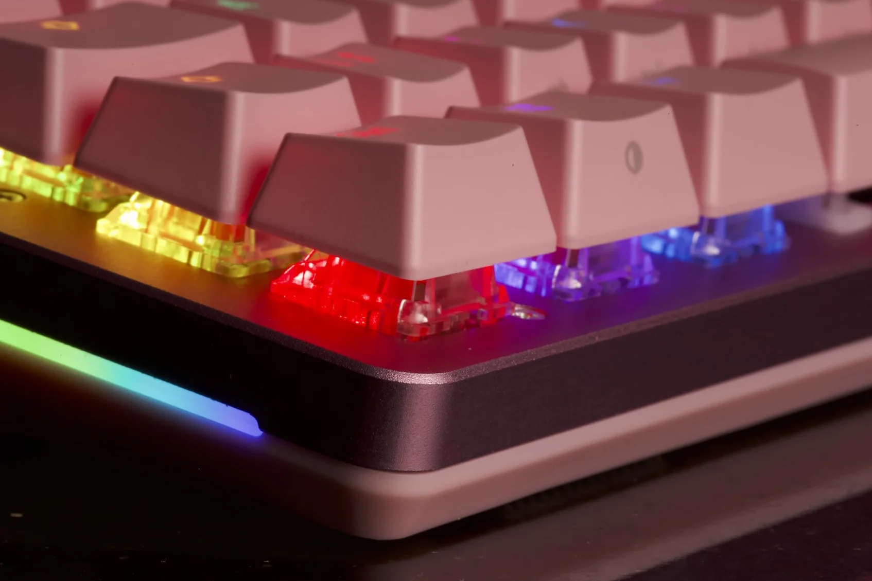 GLORIOUS Gaming GMMK 2 Full Size (96%) – klawiatura mechaniczna, obudowa aluminiowa, konfigurowalna, klawisze doubleshot, przełączniki GLORIOUS Fox, RGB, NKRO, angielski układ QWERTY - Różowy