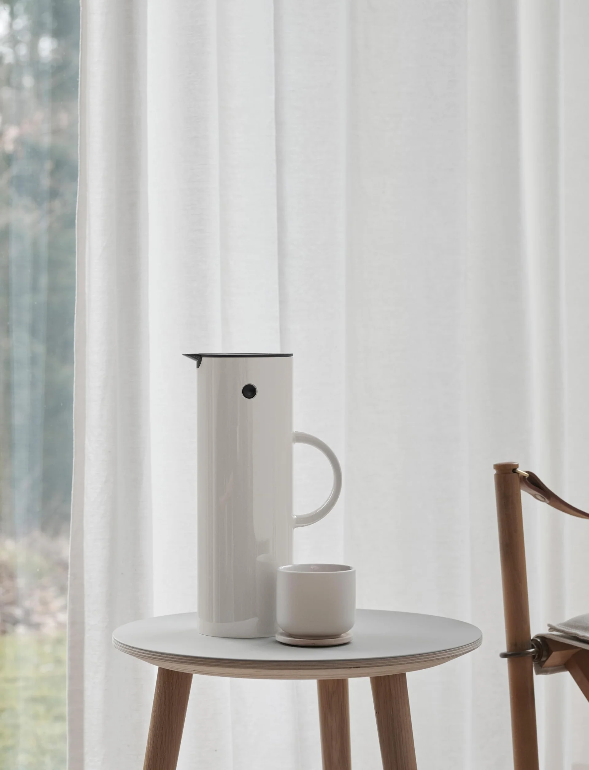 Stelton Termos EM77 – dwuścienny termos na gorące/zimne napoje – dzbanek do herbaty i kawy ze szklanym wkładem, zamknięcie magnetyczne, zakręcana, styl vintage – 1 litr, piaskowy