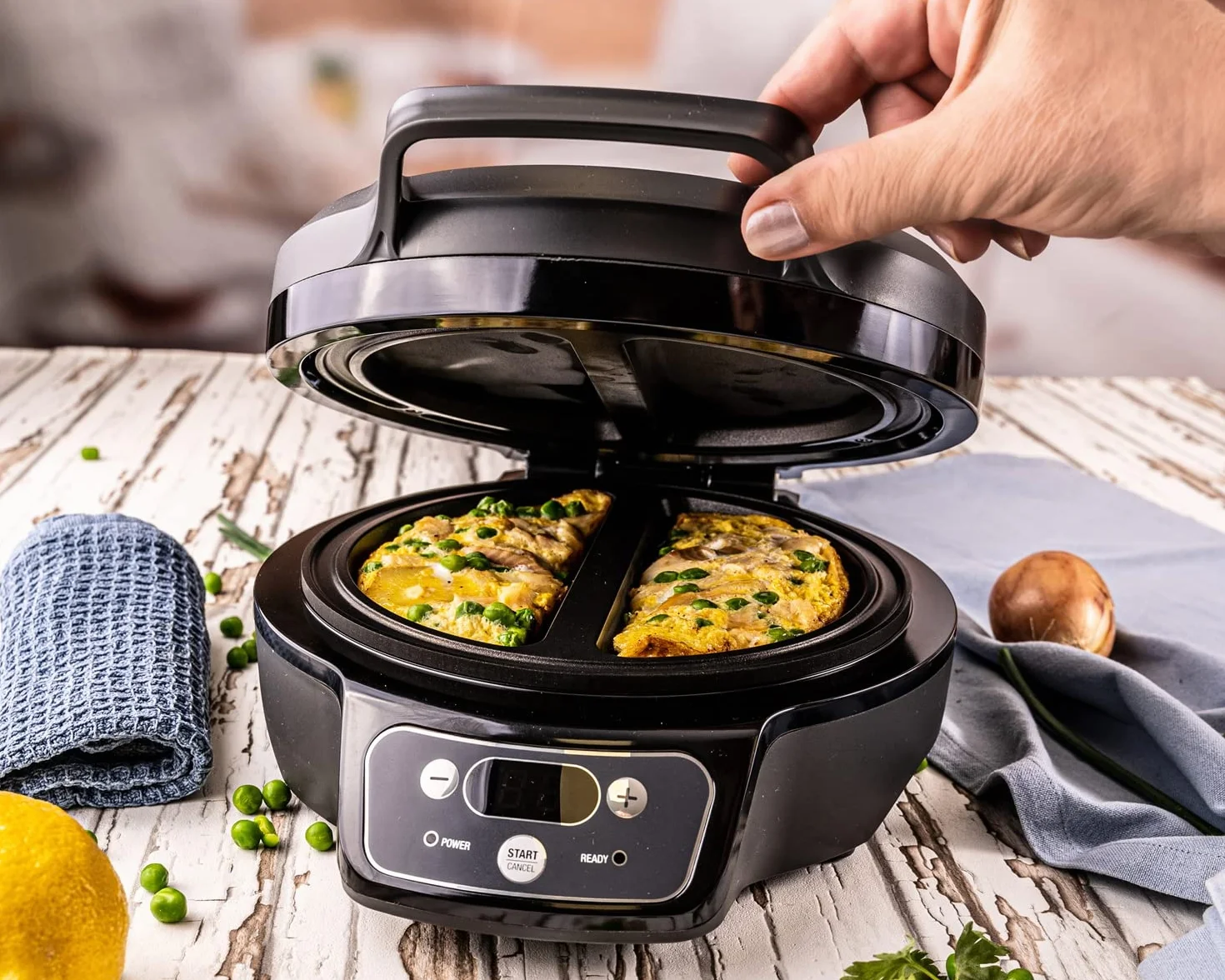 ROMMELSBACHER Omelett Chef OM 950 – obudowa Cool Touch, bardzo głębokie wgłębienia do pieczenia na 2 omlety, powłoka zapobiegająca przywieraniu, 20-minutowy programator czasowy, wyświetlacz LED,