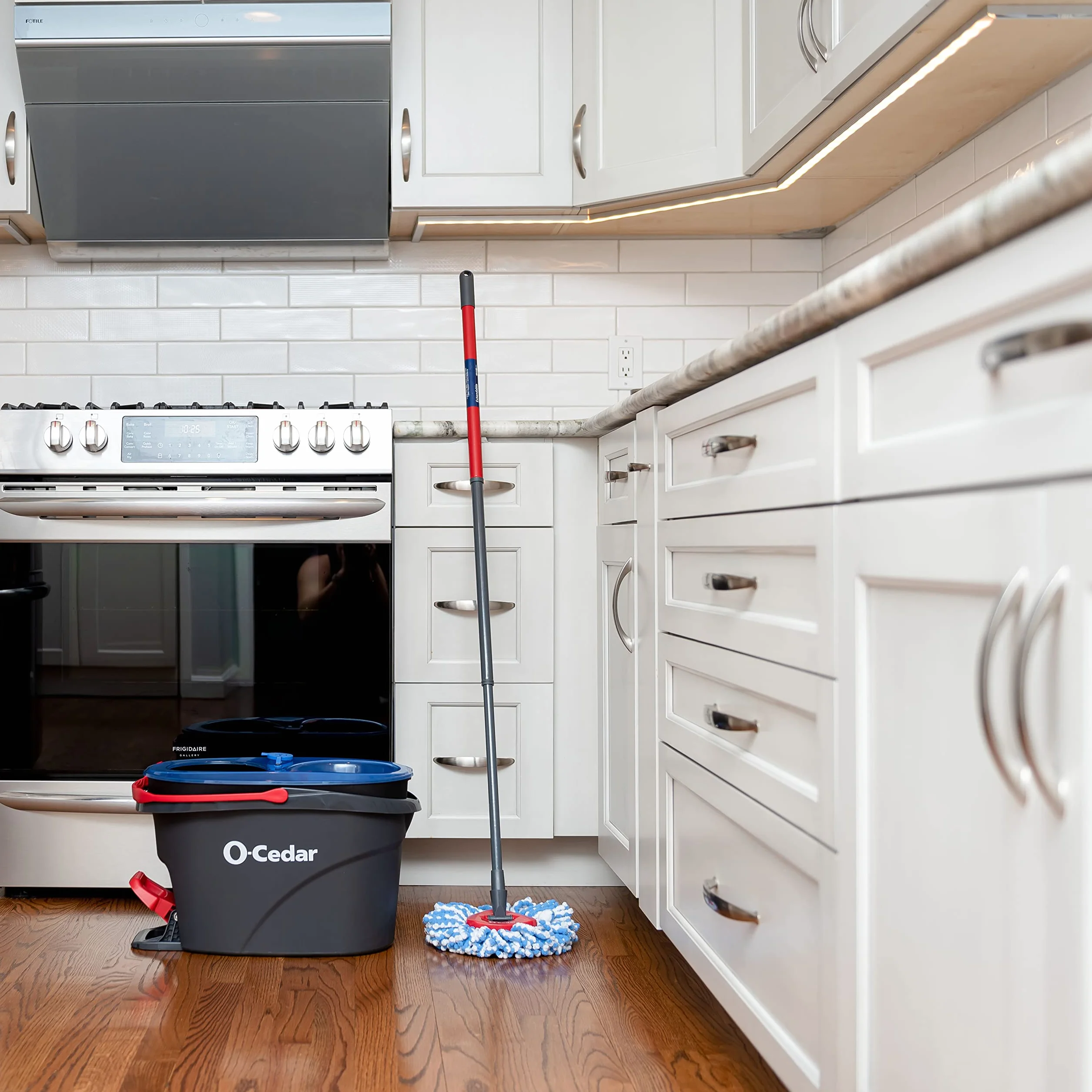 O-Cedar EasyWring system czyszczenia podłóg z mikrofibry, mop i wiadro Rinseclean + 2 wkłady