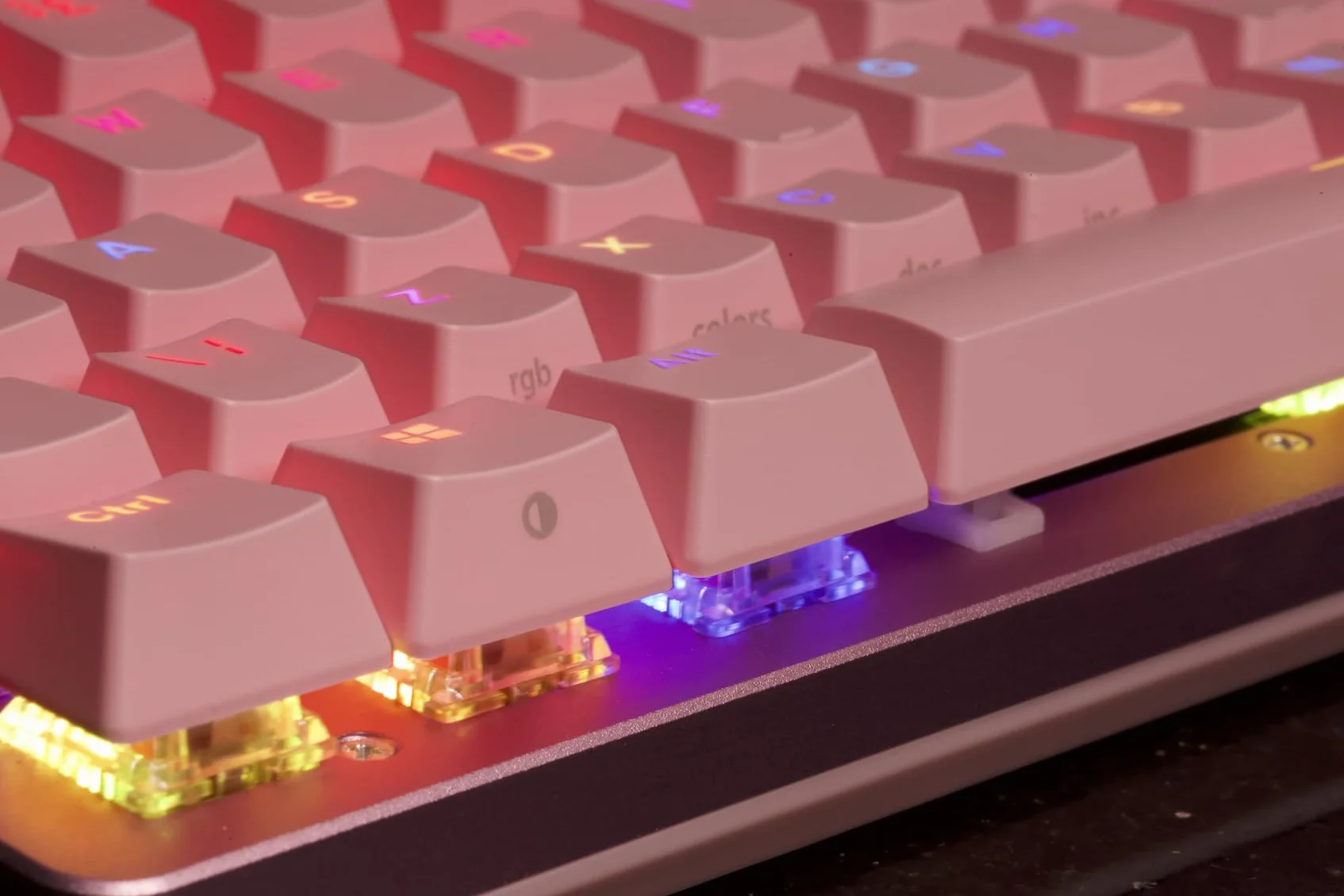GLORIOUS Gaming GMMK 2 Full Size (96%) – klawiatura mechaniczna, obudowa aluminiowa, konfigurowalna, klawisze doubleshot, przełączniki GLORIOUS Fox, RGB, NKRO, angielski układ QWERTY - Różowy