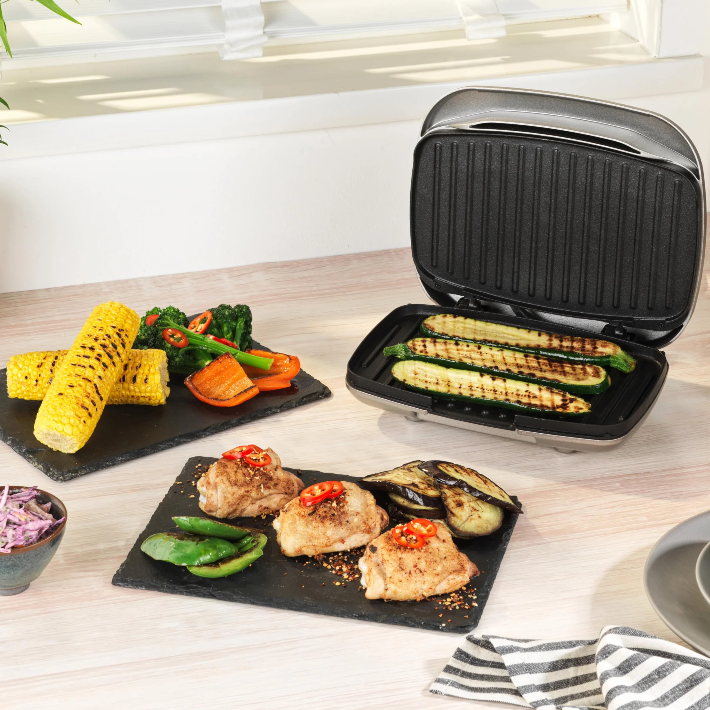 Petra PT5316HEVDEEU10 Kontaktgrill, pflegeleichte Grillplatten mit Smartstone-Antihaftbeschichtung, Panini-Presse mit abnehmbarer Abtropfschale, Kochen ohne Öl, Sandwiches, Gemüse, Fleisch, Spieße