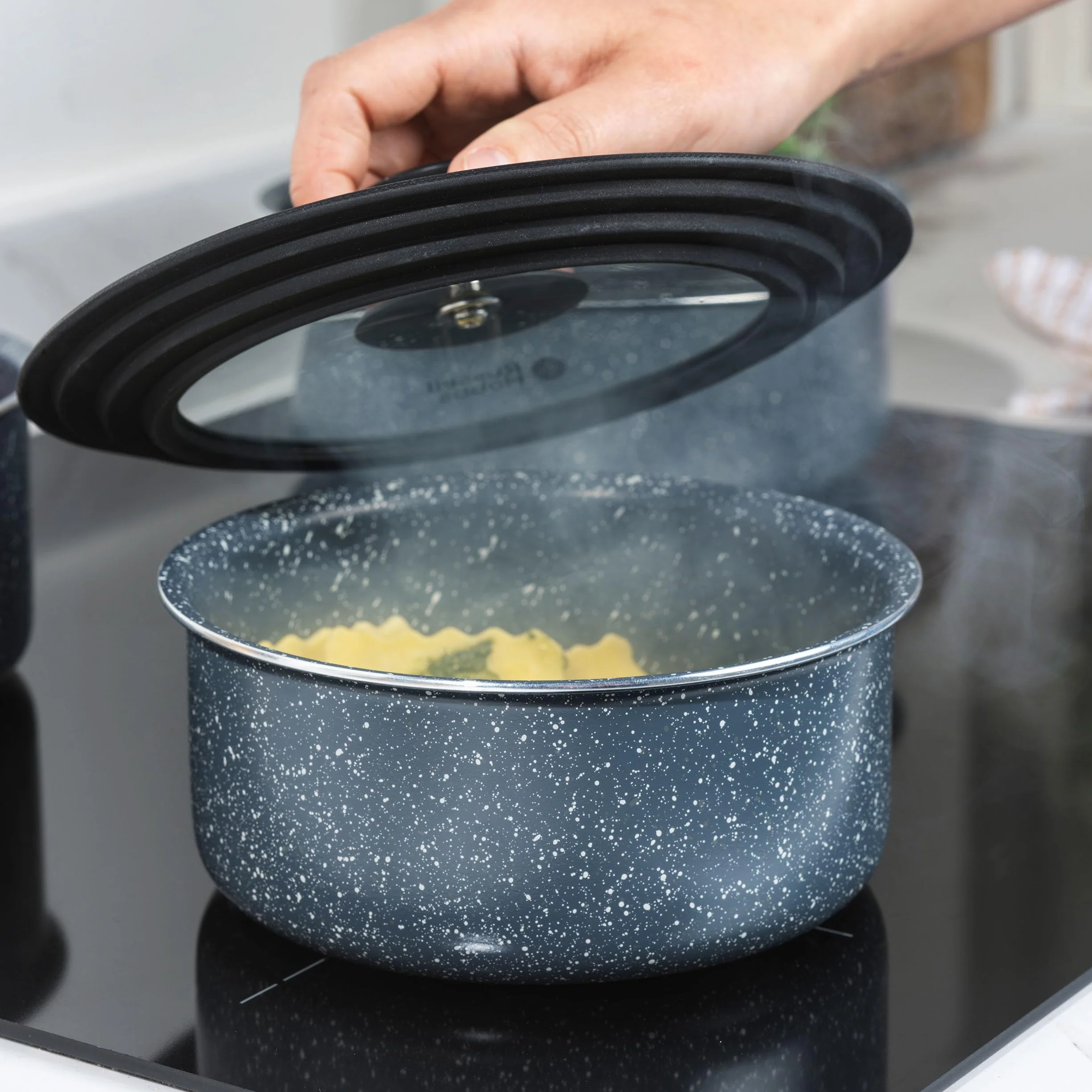 Russell Hobbs Uniwersalna pokrywka do patelni ze szkła hartowanego 16-20 cm silikonowa obwódka