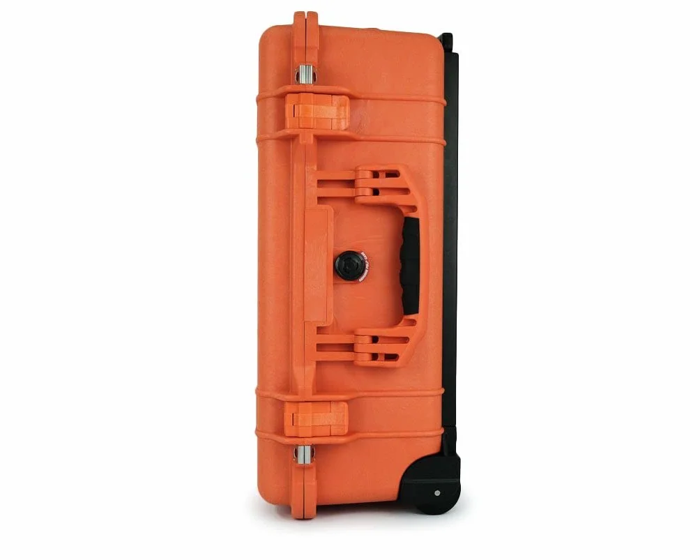 PELI 1510LFC Odporna na wstrząsy skrzynia na laptop, z kółkami i wkładką do pokrywy, wodoszczelna i pyłoszczelna (IP67), pojemność 27 l, wyprodukowana w USA, dopasowywana wkładka piankowa, czarna