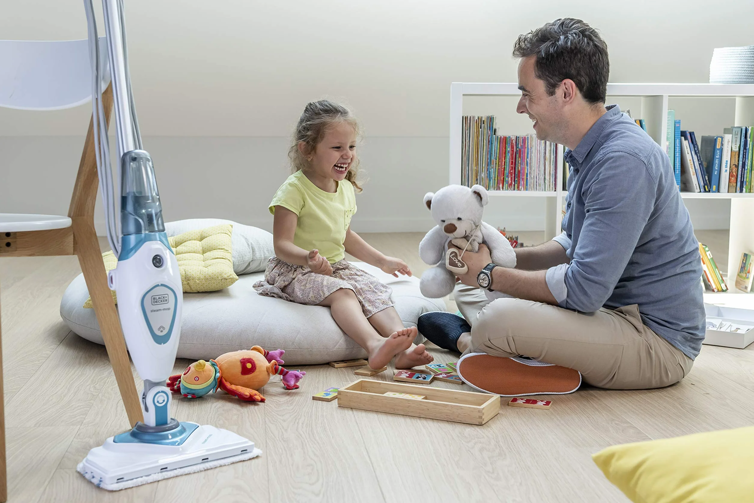 Black+Decker Steam-Mop Basic FSM1615 miotła parowa (1300 W, odkurzacz parowy zapewnia higieniczną, dokładną czystość, zdejmowany zbiornik na wodę, obracana o 180° stopka do czyszczenia, w zestawie 2