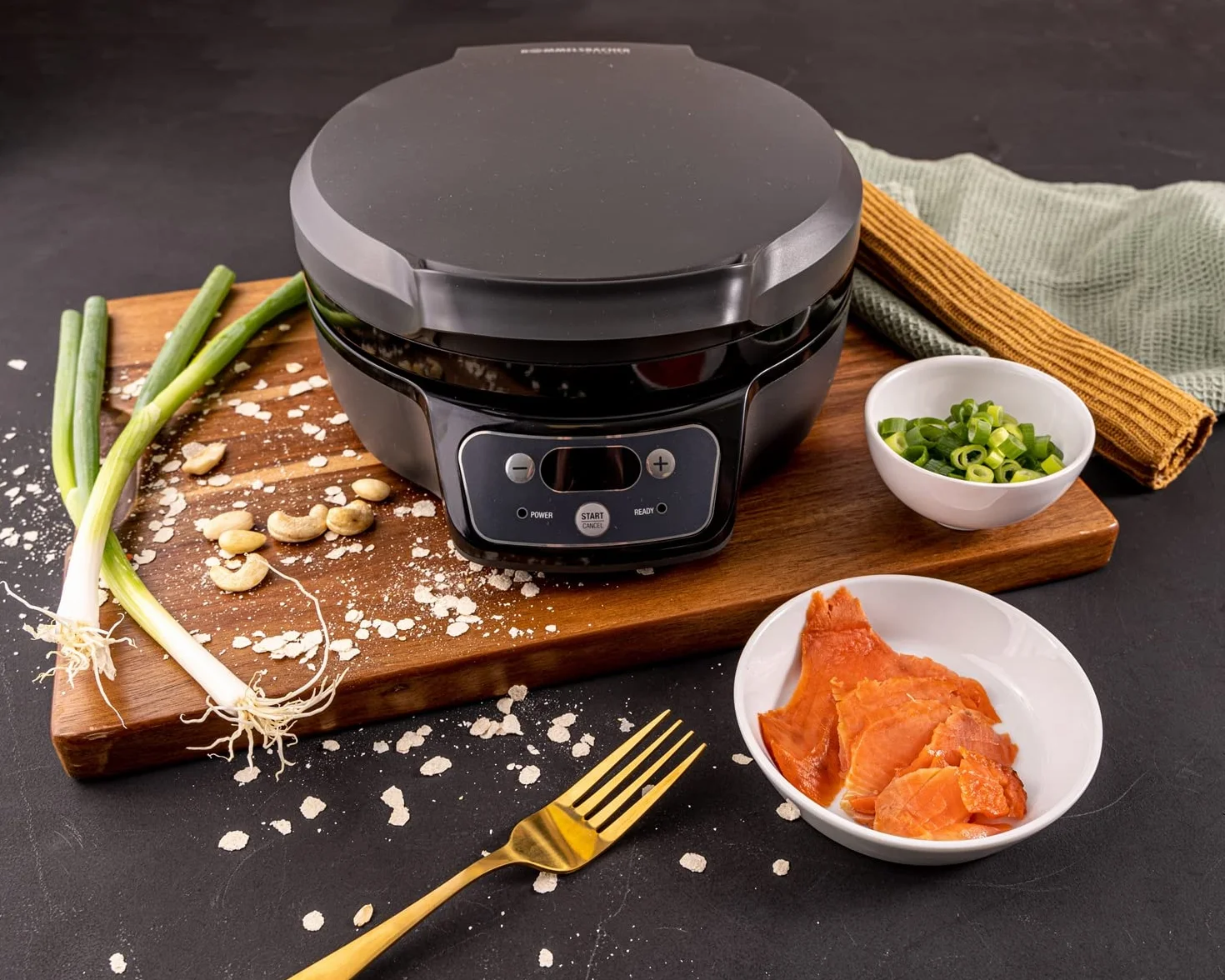 ROMMELSBACHER Omelett Chef OM 950 – obudowa Cool Touch, bardzo głębokie wgłębienia do pieczenia na 2 omlety, powłoka zapobiegająca przywieraniu, 20-minutowy programator czasowy, wyświetlacz LED,