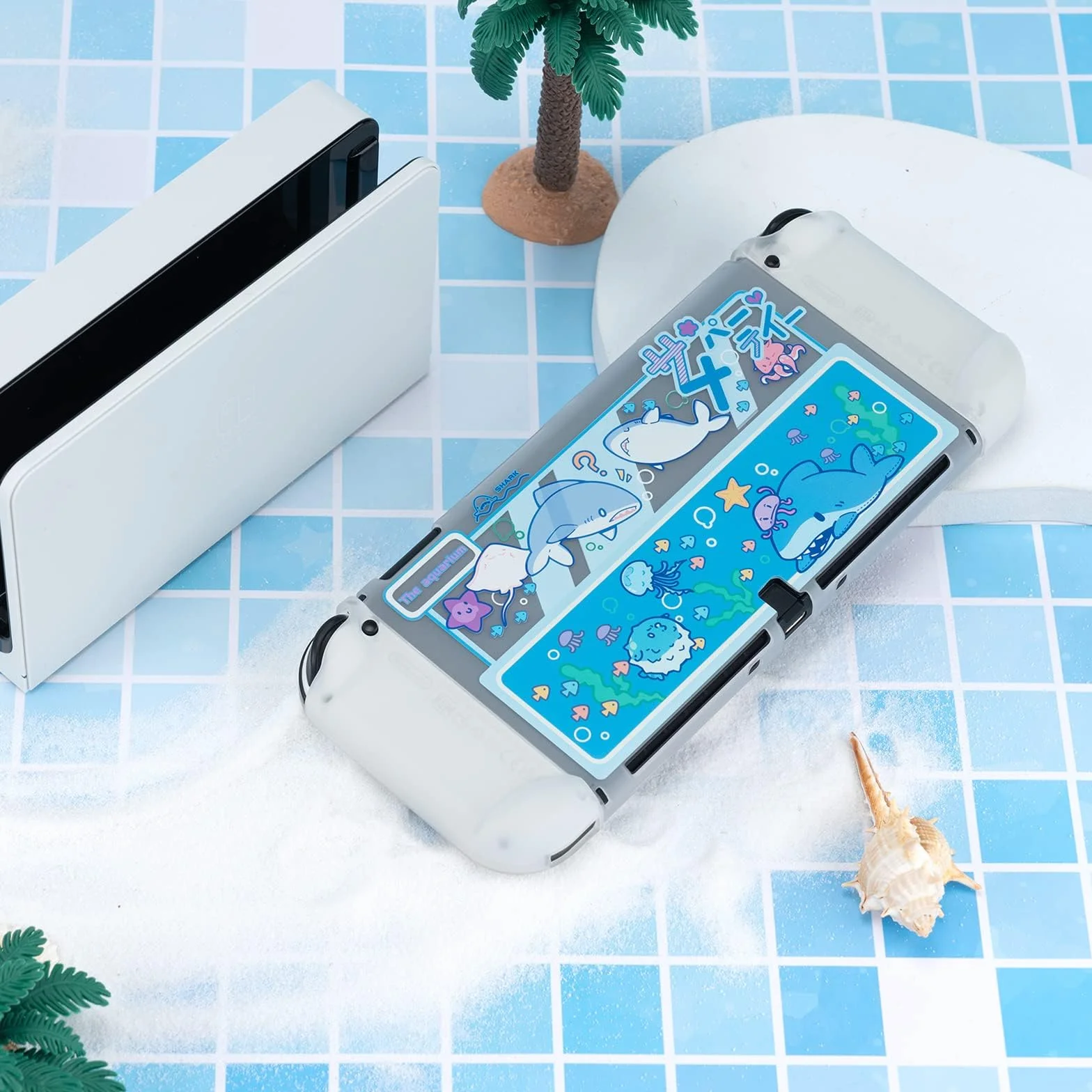 Etui ochronne GeekShare Slim Cover Case kompatybilne z konsolą Switch OLED, amortyzującą i odporną na zarysowania skórką ochronną na Switch OLED 2021 - Shark Party (przezroczysta)