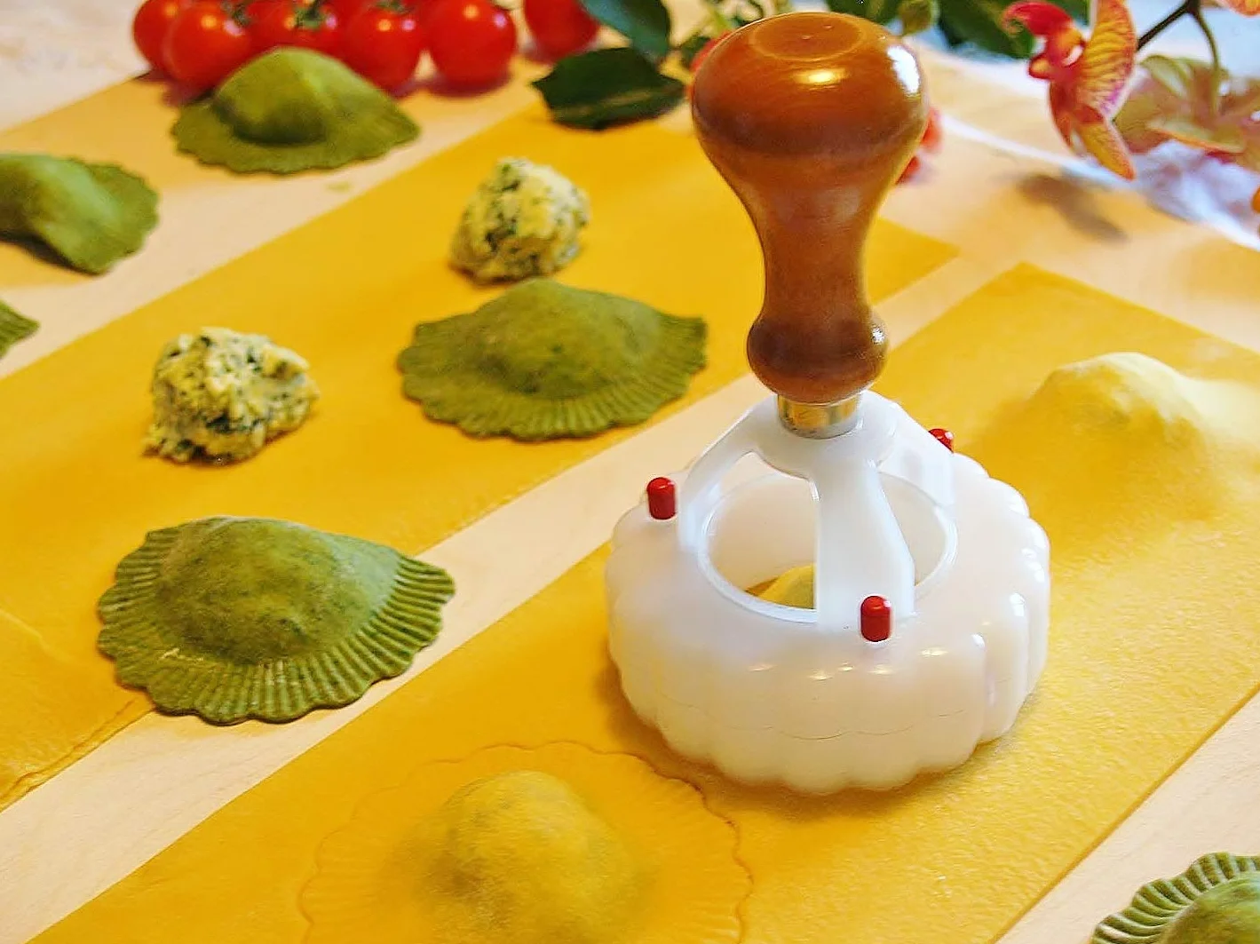 Wykrojnik do ravioli Margerite śr. 90 mm z wypychaczem do sprężyn 990275