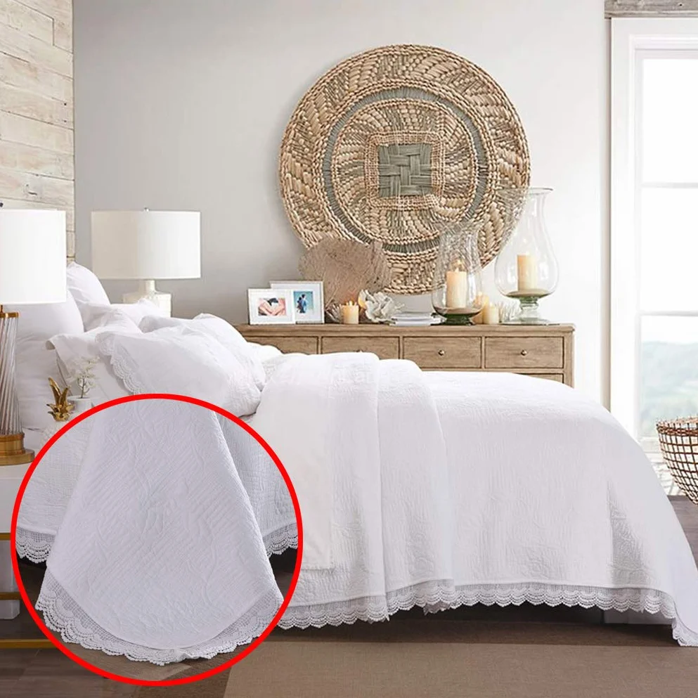 Pikowana narzuta biała 3 sztuka King Size 91x98 cali Lekkie tłoczone kwiaty z koronkową krawędzią Kołdra rzuca kołdry z 2 poszewkami na poduszki 230 x 250 cm little surprise