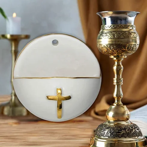 MaMeMi Kropielnica porcelanowa złoty krzyż rant Ø 6 cm ścienna