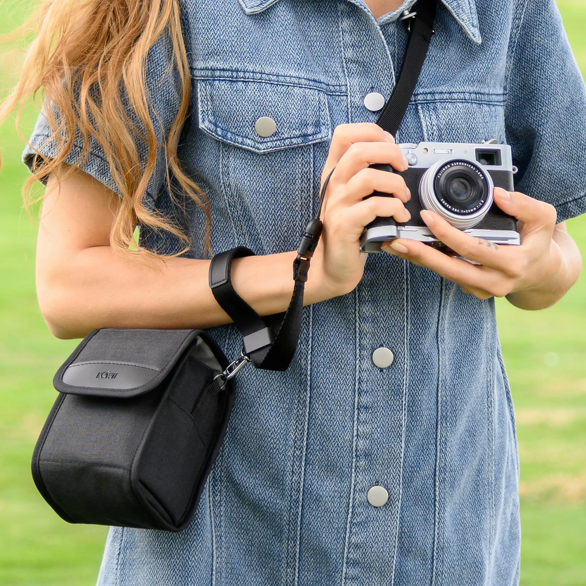 KIWIFOTOS Kompaktowa torba na aparat, torba podróżna, torba na ramię, lustrzanka/bezlusterkowy aparat cyfrowy i obiektywy do Canon, Nikon, Sony, Fujifilm, Rico., z paskiem na ramię (czarna), Czarny