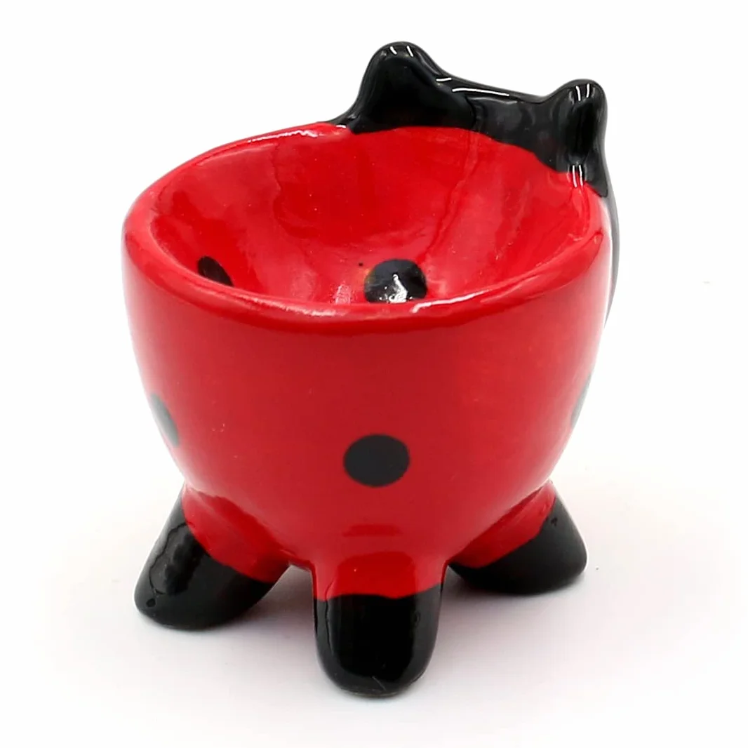 Dekohelden24 - Ceramiczny kieliszek do jaj/uchwyt na jajka/skorupka jaja jako zwierzęta (żaba, biedronka, krowa i świnia), zestaw 4 sztuk, wymiary każdego kubka ok. 6 x 5 x 6 cm.