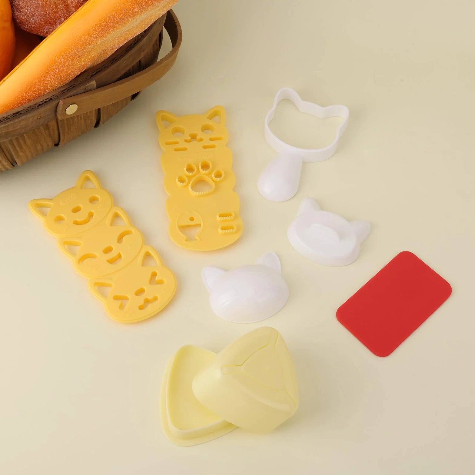 Zestaw 7 Foremek do Ryżowych Kulek w Kształcie Kota i Trójkąta z Gumową Podkładką Narzędzia Sushi DIY