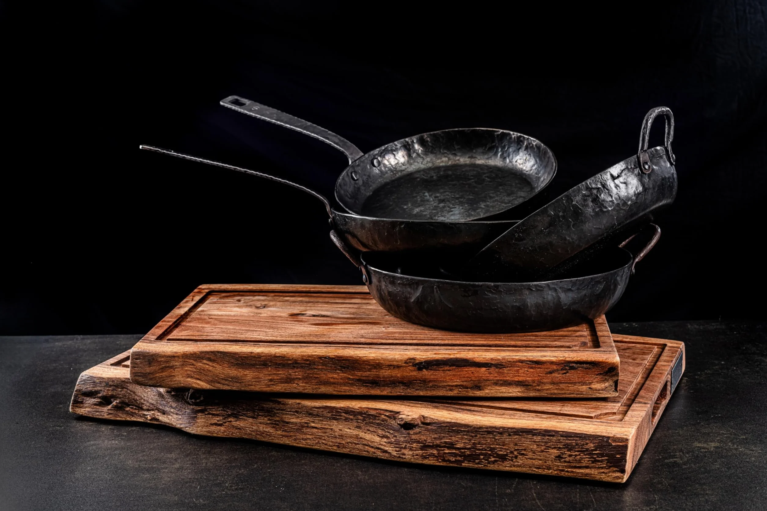 Forged Essentials Patelnia ze stali węglowej, nie zawiera PFAS, nadaje się do wszystkich rodzajów kuchenek (pojedynczy uchwyt, 24 cm)