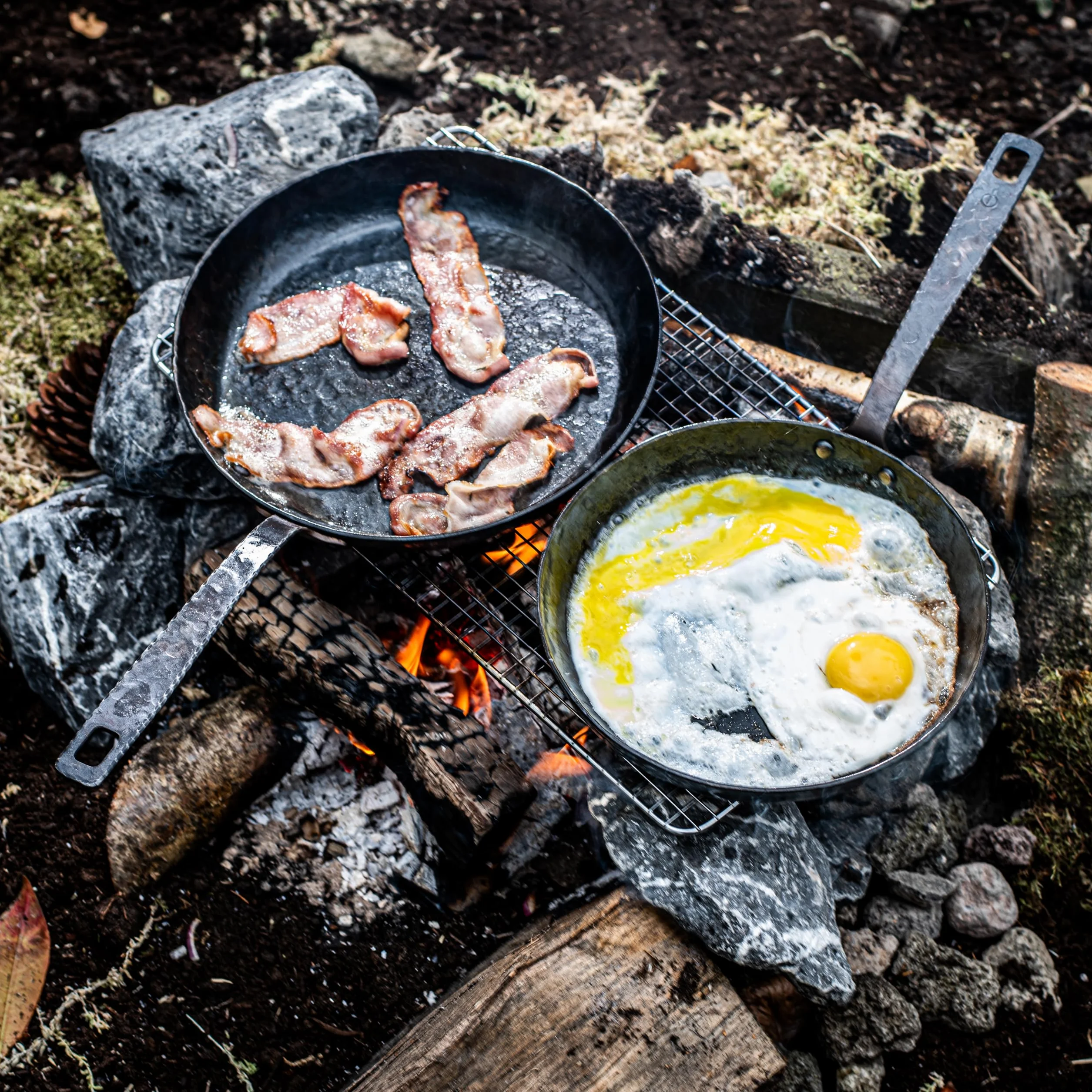 Forged Essentials Patelnia ze stali węglowej, nie zawiera PFAS, nadaje się do wszystkich rodzajów kuchenek (pojedynczy uchwyt, 24 cm)