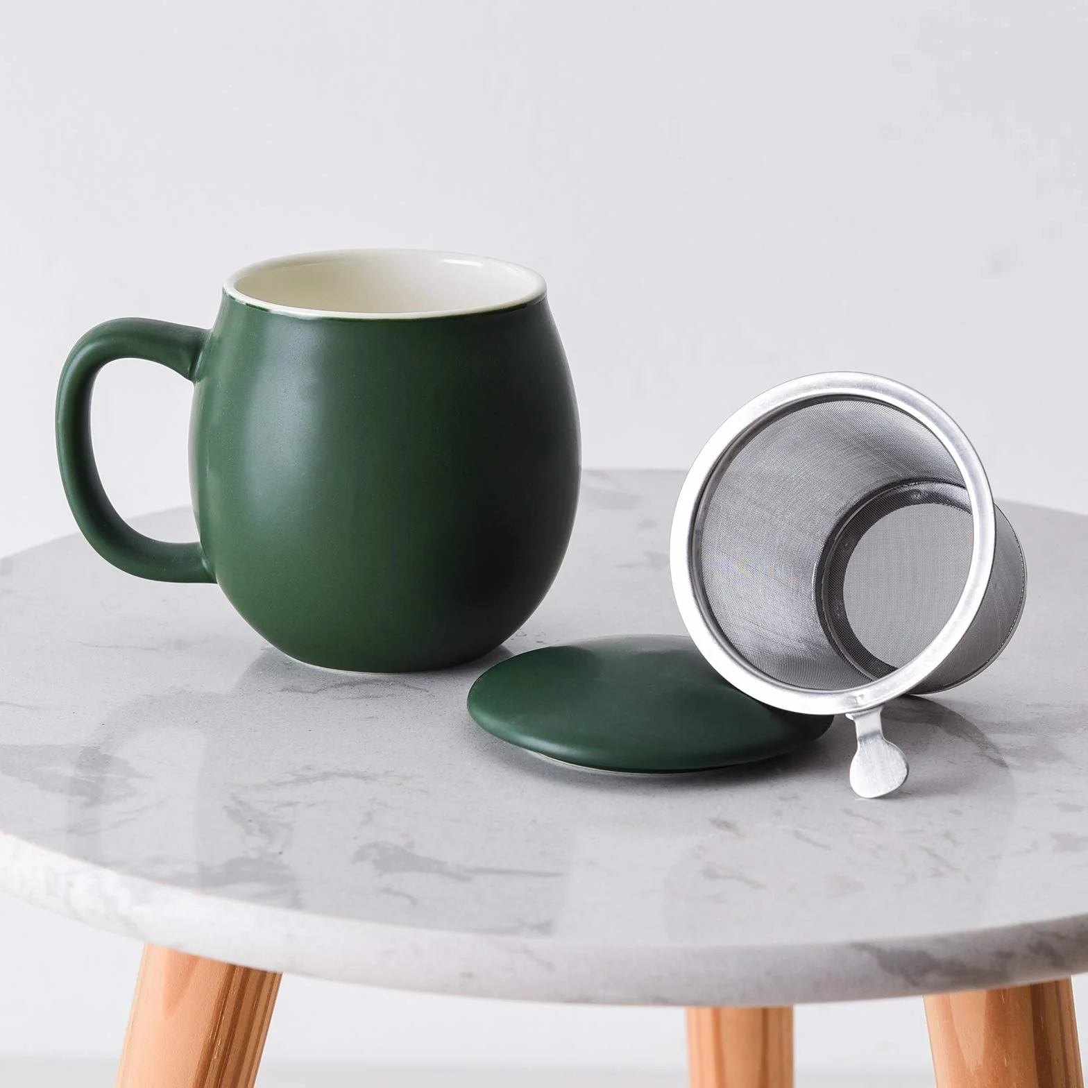 Yundu Porcelanowa filiżanka do herbaty 355 ml z zaparzaczem i pokrywką, kubek z pokrywką do stromenia, matowa zieleń