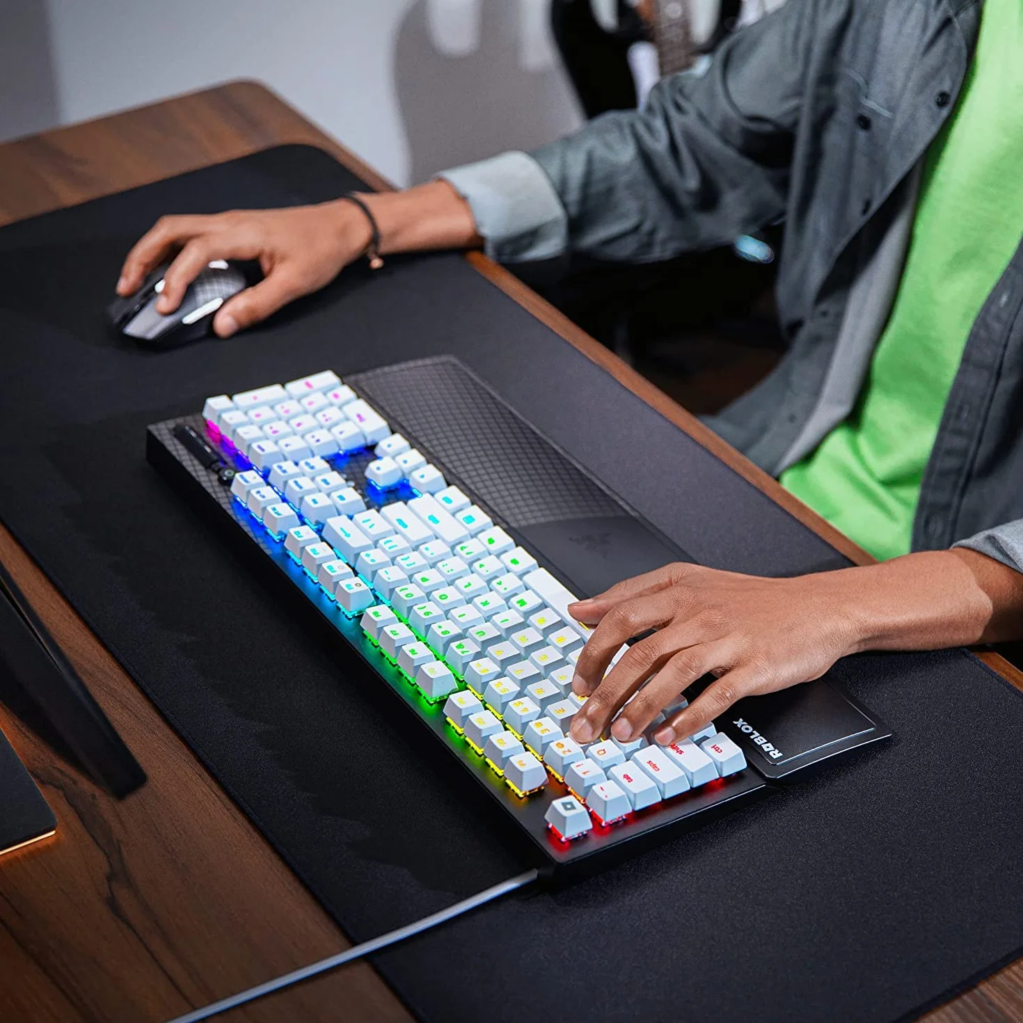 Razer Orochi V2 - Bezprzewodowa mysz dla graczy mobilnych z baterią o nawet 950-godzinnym działaniu (Ultralekka konstrukcja, 2 tryby bezprzewodowe) Roblox Edition