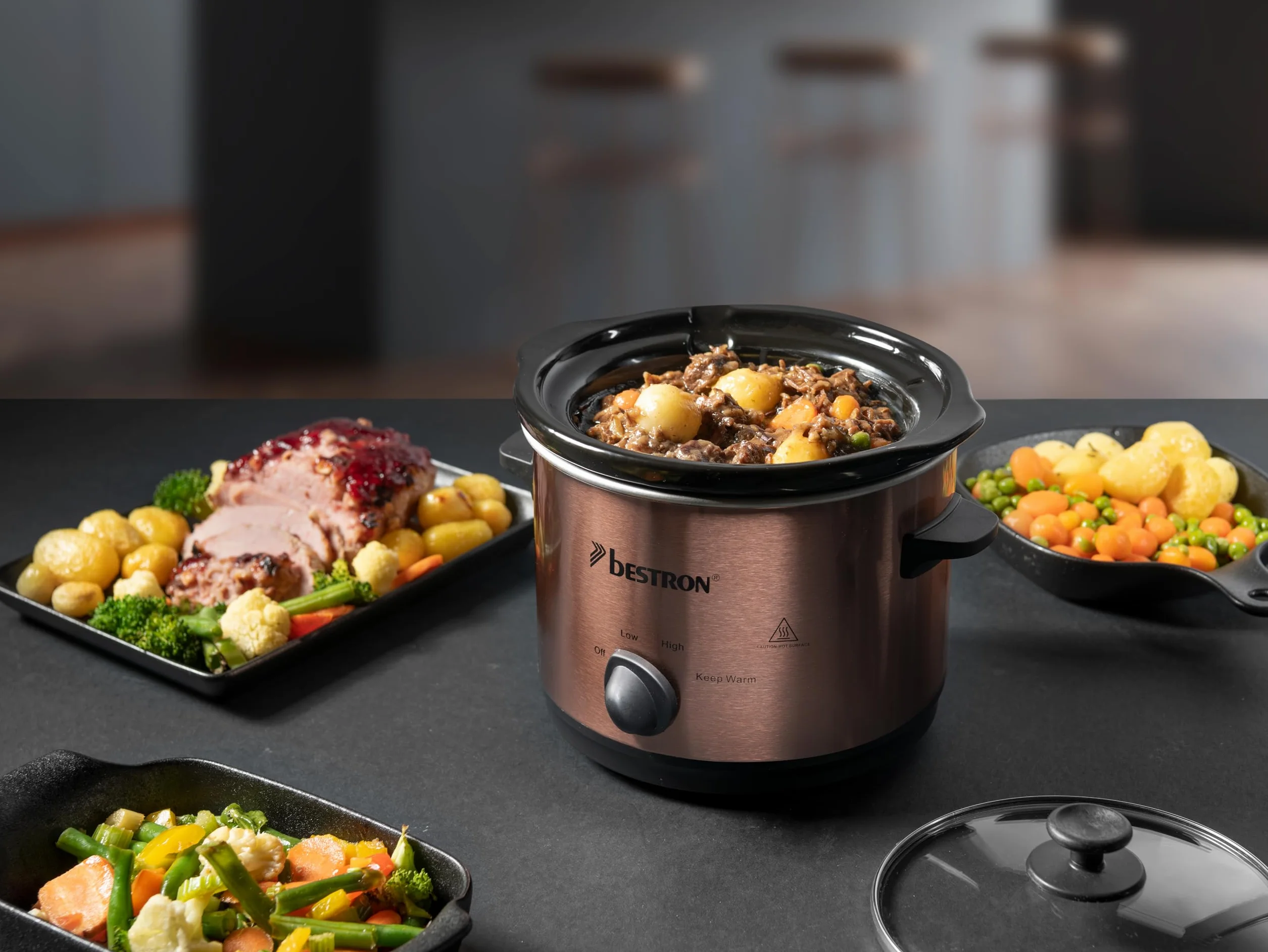 Bestron Slowcooker 1,5 L dla 2 osób, wolnowar z ceramiczną patelnią i szklaną pokrywką, 3-stopniowy termostat, Copper Collection