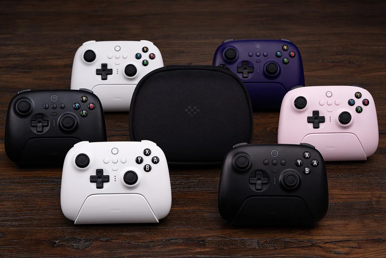 8Bitdo Klasyczne etui podróżne na kontroler Ultimate Controller ze stacją ładującą