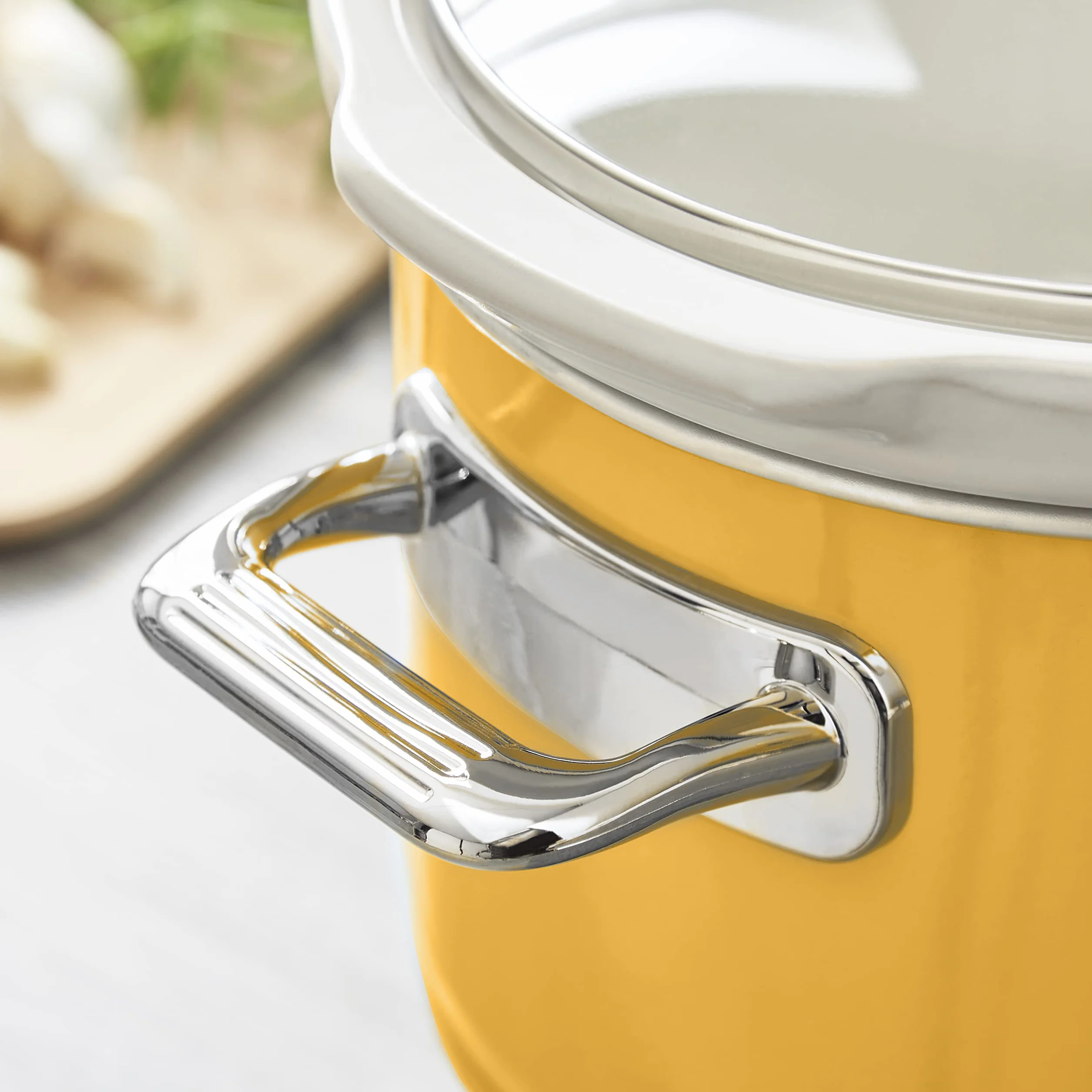Swan Retro Żółty 3,5 l, wolnostojący piekarnik, 3 ustawienia temperatury, funkcja utrzymywania ciepła, wyjmowany ceramiczny garnek wewnętrzny, 32 strony książka z przepisami 200 W, SF17021YELN