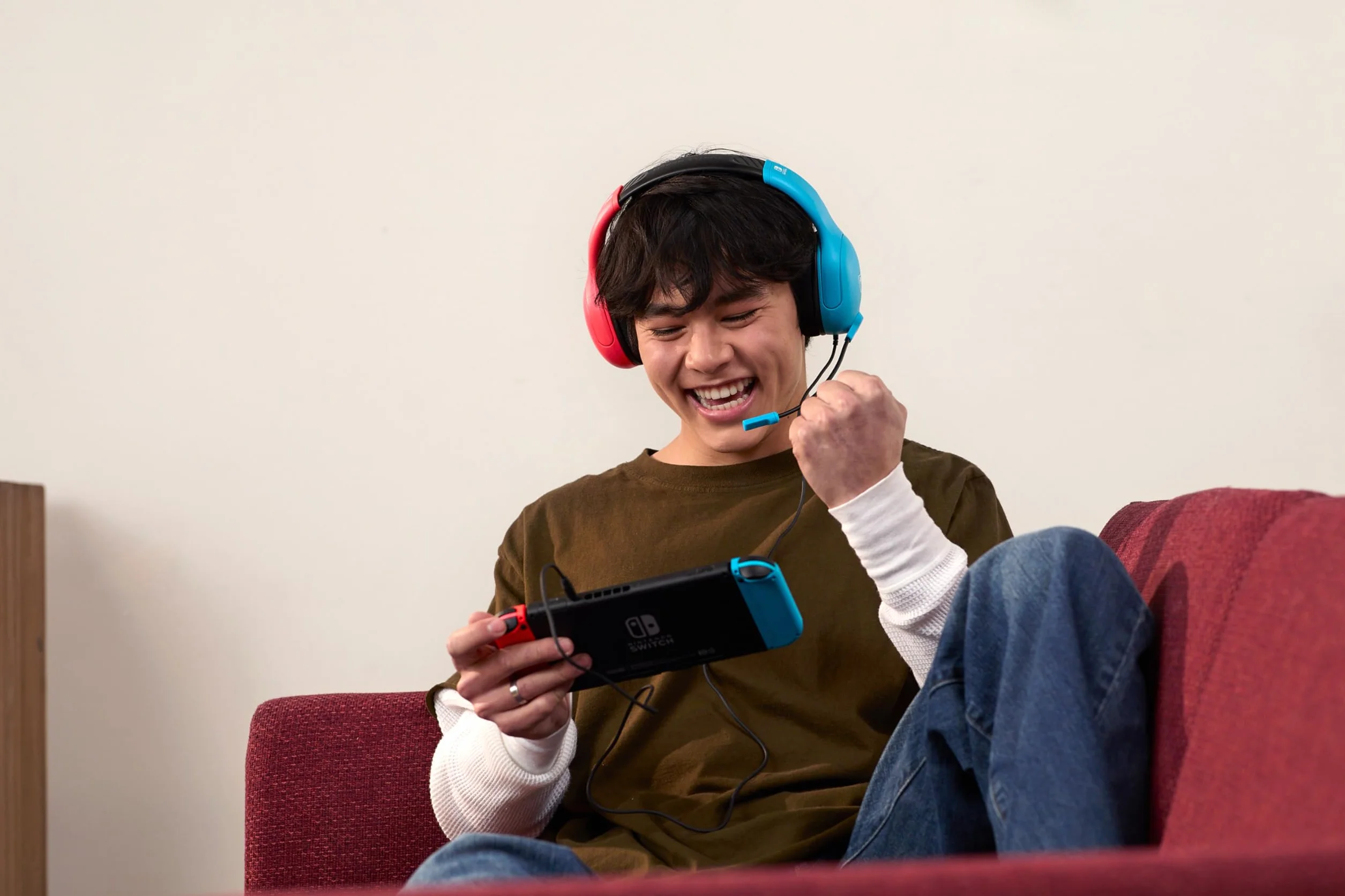 Turtle Beach Airlite Fit Przewodowe słuchawki gamingowe z oficjalną licencją dla Nintendo Switch, Lite, model OLED, Neonowy niebieski i czerwony