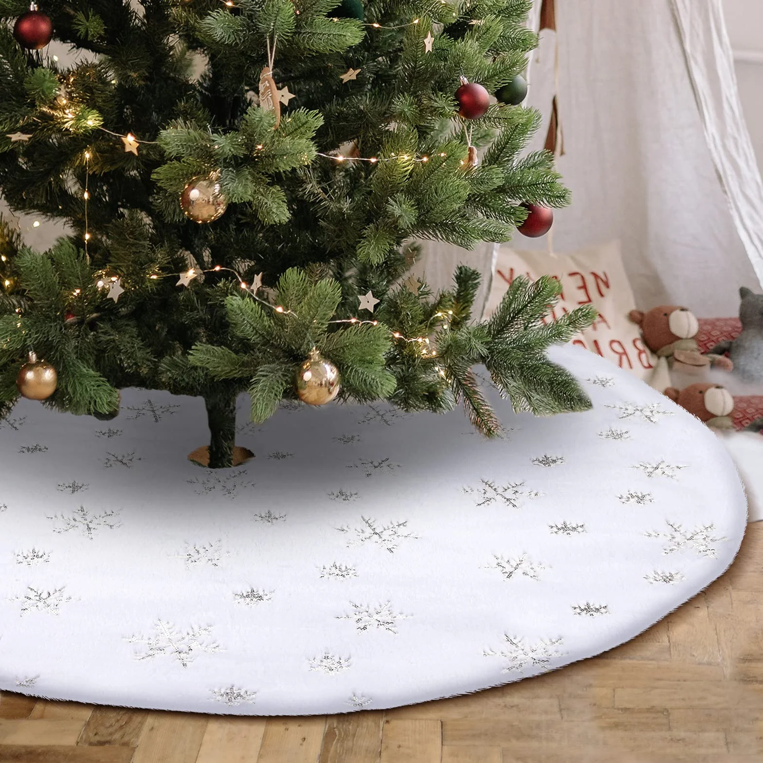 Okrągła Mata Pod Choinkę 120 cm Biała ze Srebrny Płatkami Sniegu, Biała Pluszowa Sztuczne Futro, Stojak na Choinkę (Srebrny)