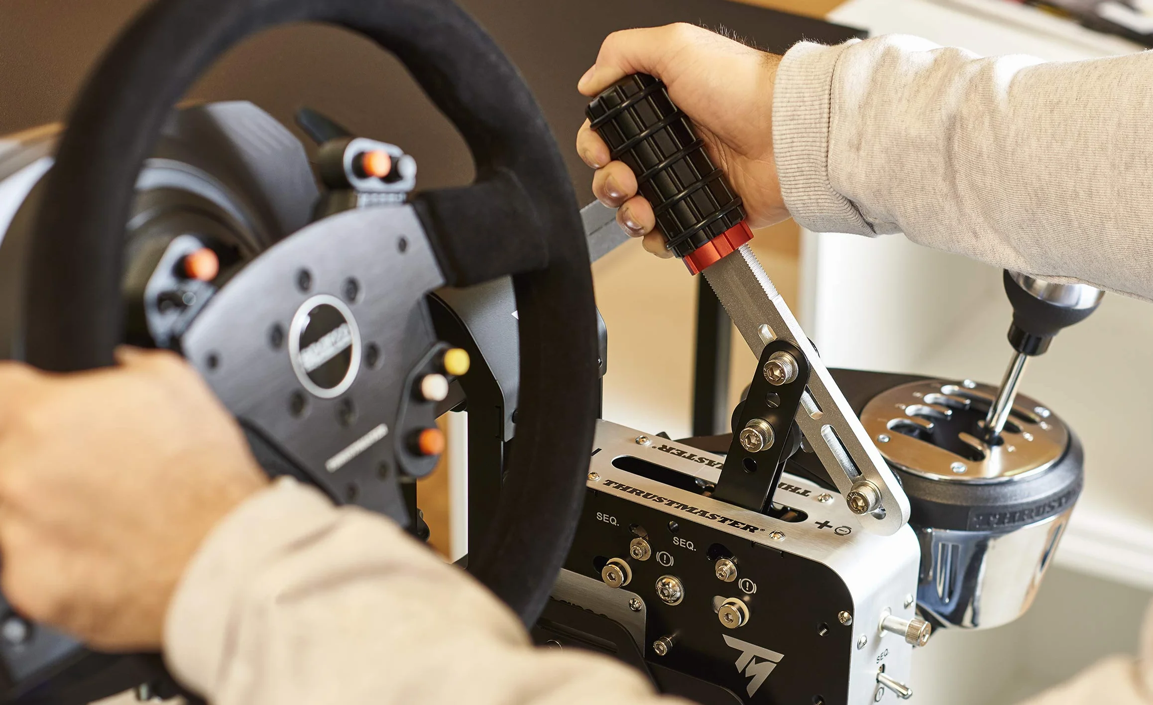 Thrustmaster TSS Handbrake, Progresywny Hamulec Ręczny i Dźwignia Sekwencyjnej Zmiany Biegów, Dla PC/PS5/PS4/Xbox Series X|S/Xbox One
