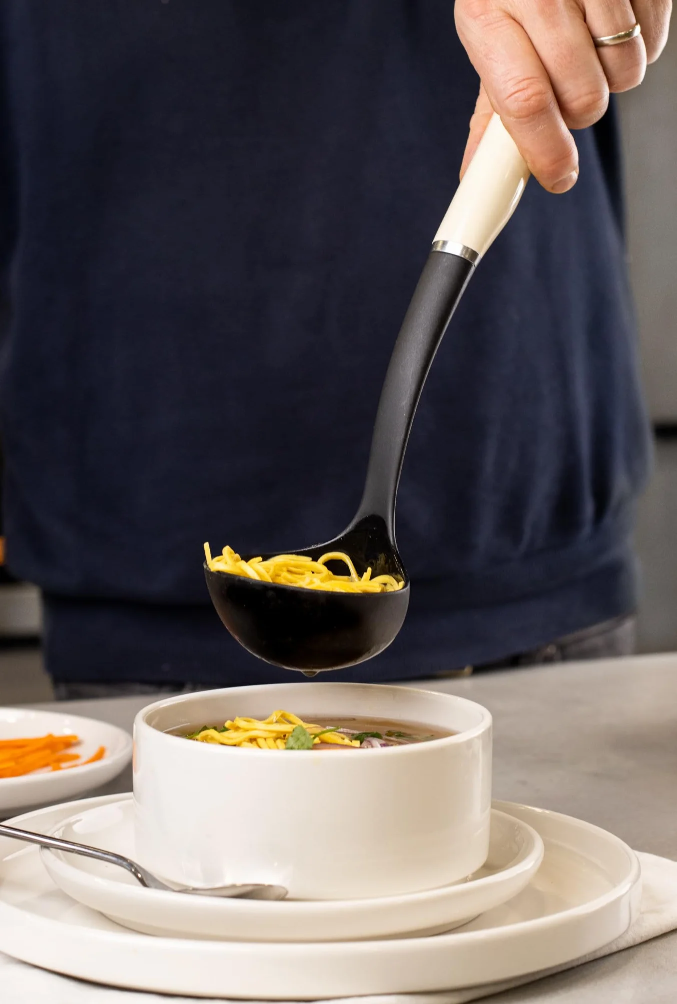 KitchenAid Chochla Kuchenna, Odporna na Wysoką Temperaturę, Bezpieczna dla Powłok - Kolor Almond Cream