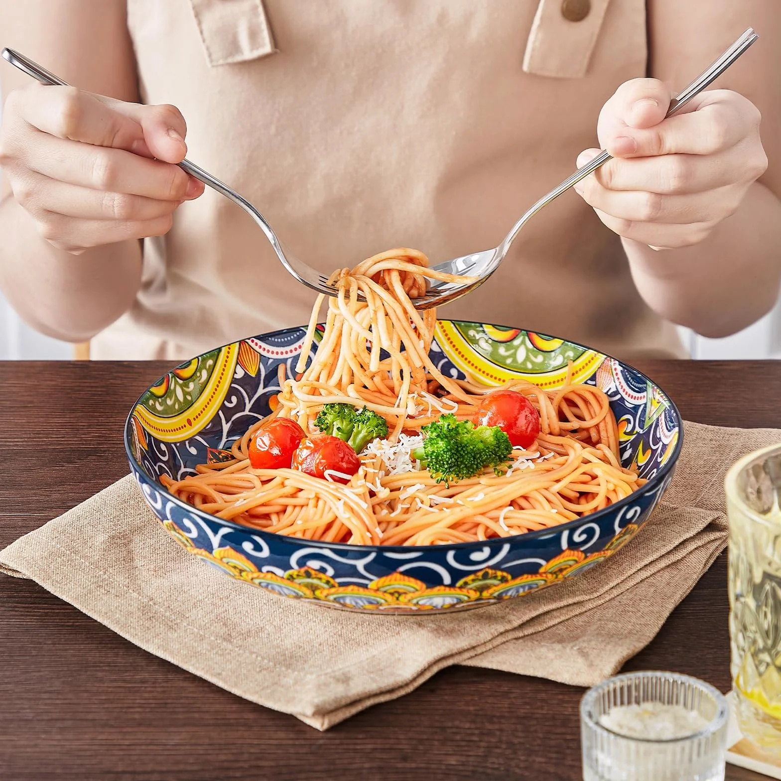 vancasso SIMI Zestaw 4 misek do makaronu, porcelanowe miski do sałatki, duże grube miski do serwowania, do kuchni, zmywarki i kuchenki mikrofalowej, talerze do makaronu