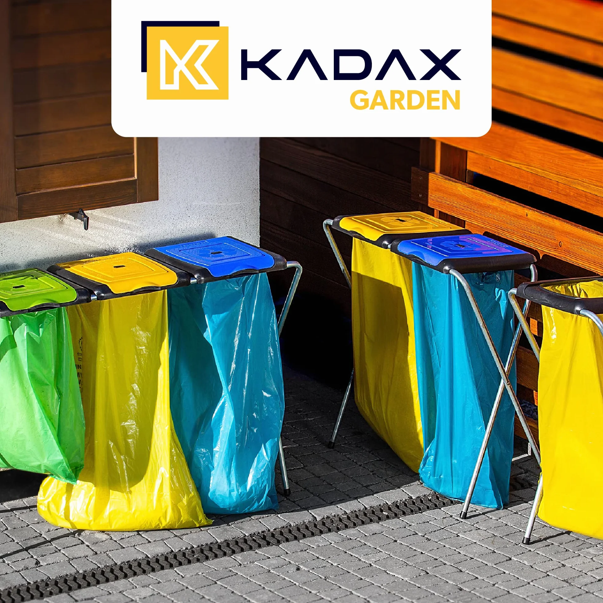 KADAX Potrójny stojak do segregacji odpadów, stabilny uchwyt na trzy worki z plastikowymi pokrywami, oszczędność miejsca, idealny do domu, garażu i ogrodu