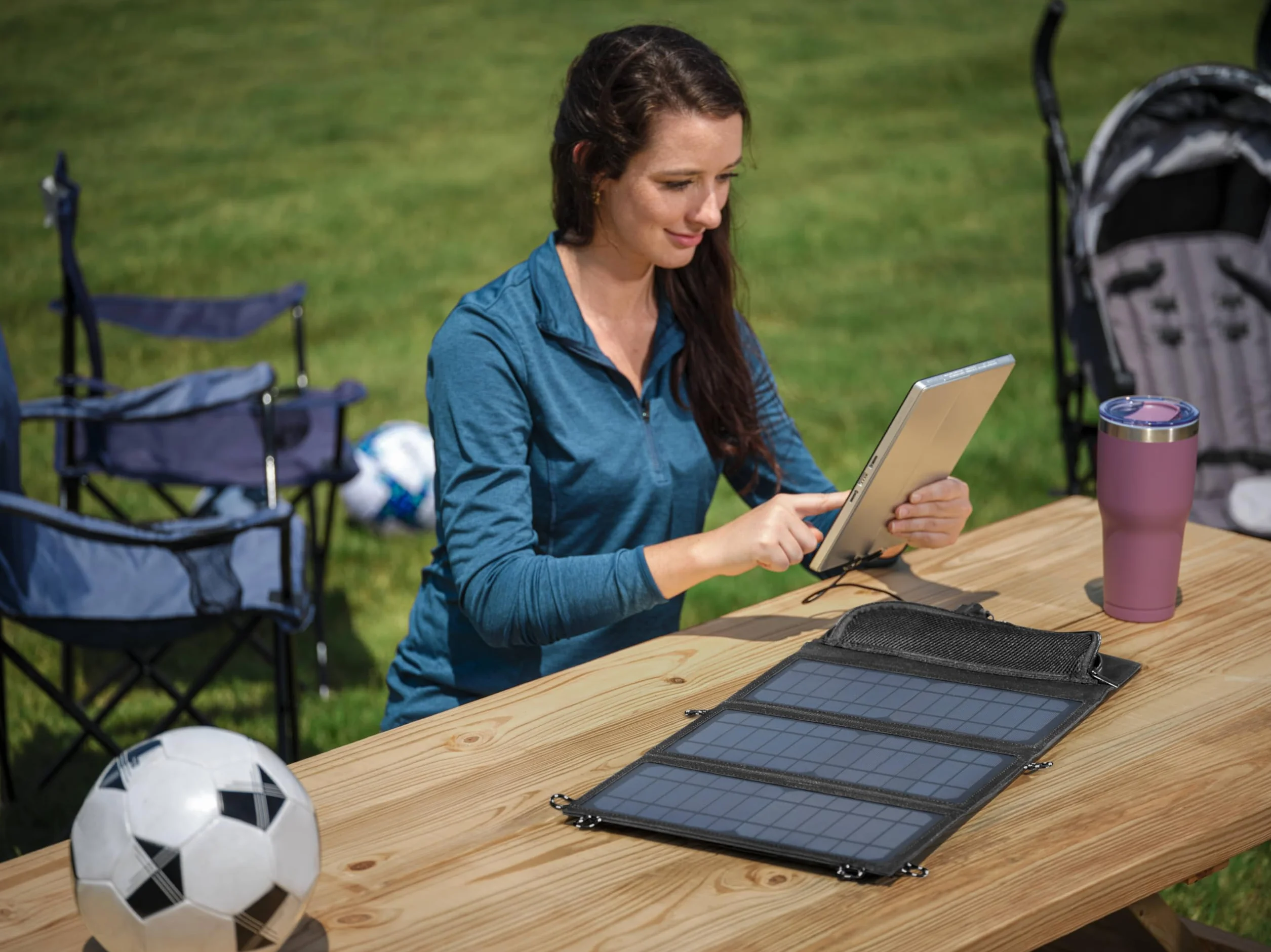 Ryobi Panel słoneczny 21W - 2 porty USB-A 12W - Umożliwia zasilanie urządzeń - RYSP21A