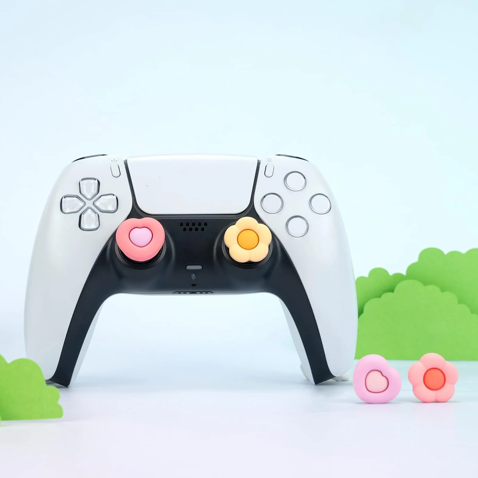GeekShare Śliczne nakładki na kciuki do kontrolera PS5, zestaw osłon na gałki od kciuka kompatybilny z kontrolerem Switch Pro i kontrolerem PS4 PS5, 4 szt. - serce i kwiat