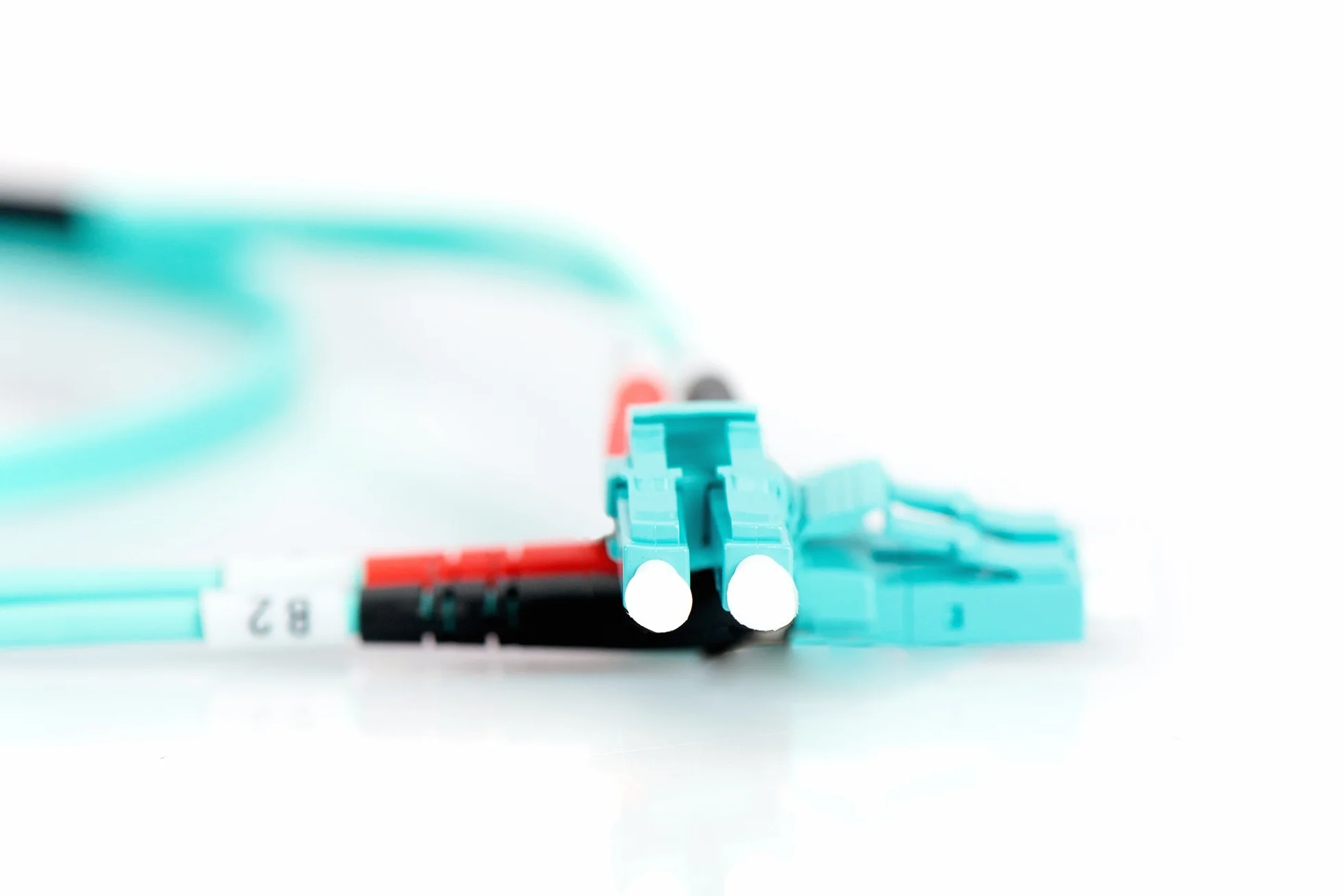 DIGITUS DK-2533-01/3 – Kabel Światłowodowy OM3 – 1 m – LC do LC – Dupleksowy – 1/10/40/100 Gbit/s – MM Wielomodowy Światłowodowy Kabel LAN – Typ Włókna: 50/125 µ – Turkusowy (Aqua)