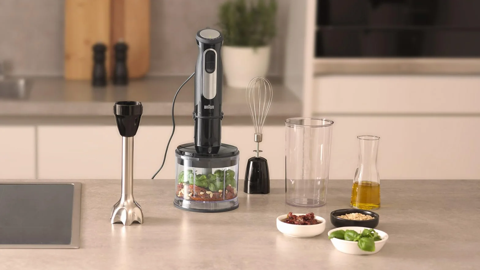 Braun MultiQuick 5 Pro MQ55236M, blender ręczny z 25 prędkościami, system EasyClick Plus do akcesoriów, 1000 W, czarny z trzepaczką, rozdrabniaczem (500 ml) i kubkiem do miksowania i miarką (600 ml)