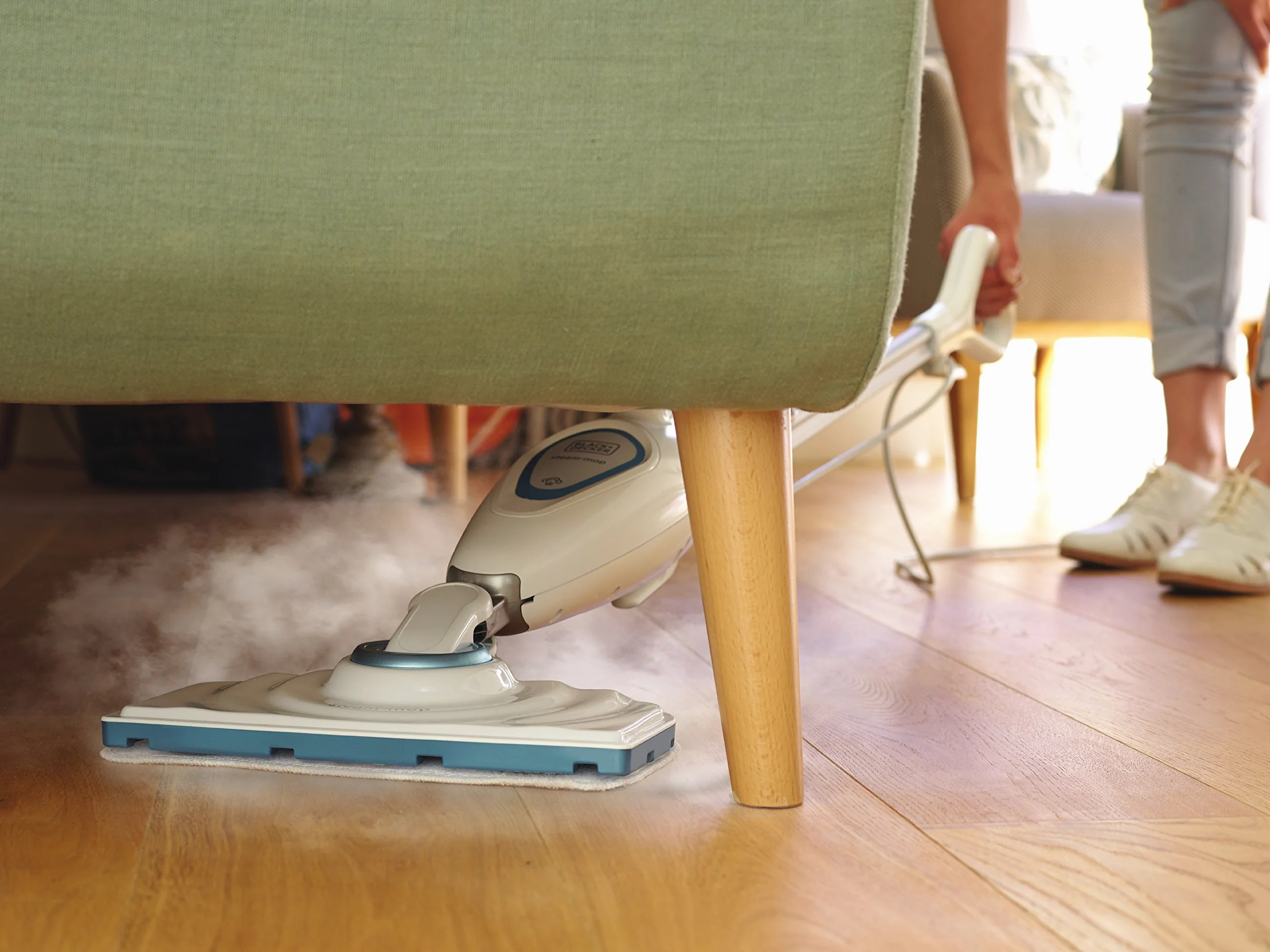 Black+Decker Steam-Mop Basic FSM1615 miotła parowa (1300 W, odkurzacz parowy zapewnia higieniczną, dokładną czystość, zdejmowany zbiornik na wodę, obracana o 180° stopka do czyszczenia, w zestawie 2