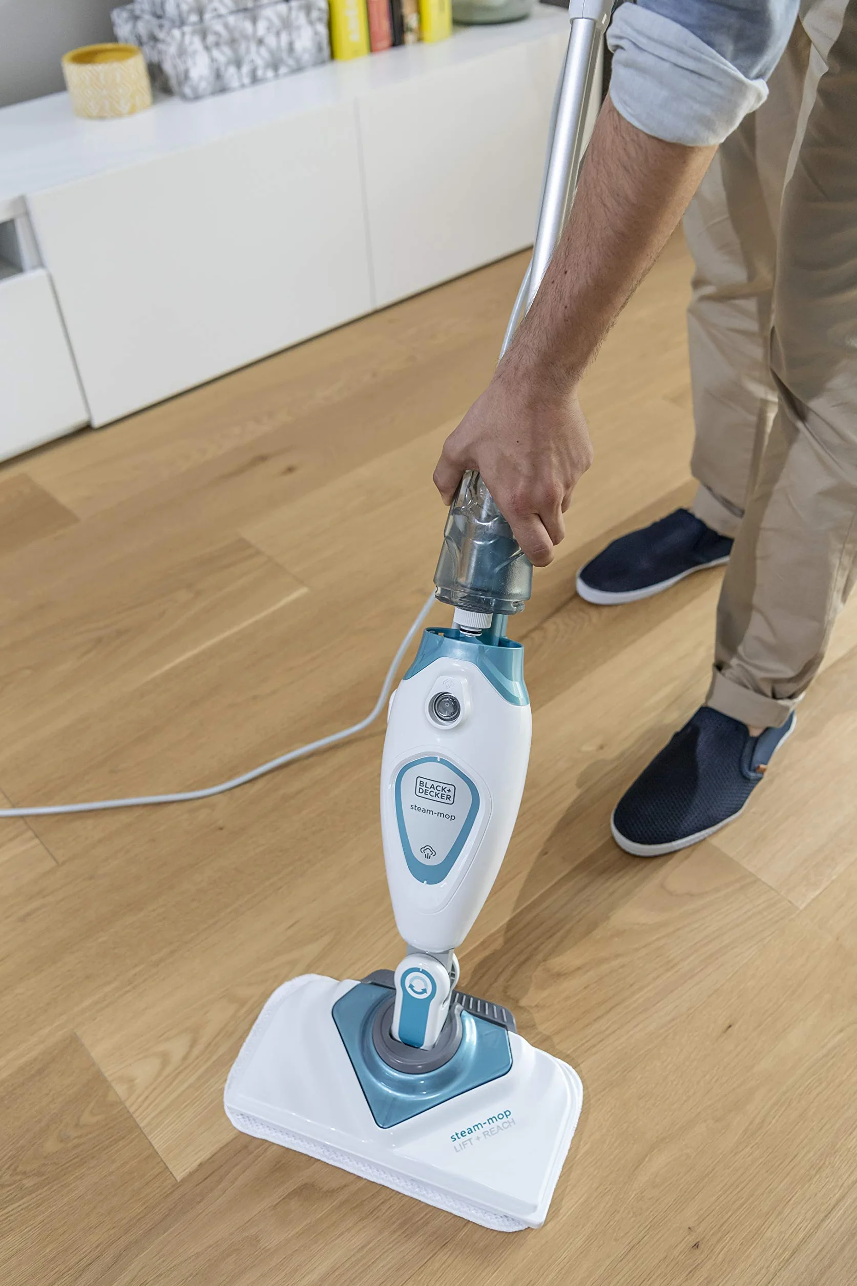Black+Decker Steam-Mop Basic FSM1615 miotła parowa (1300 W, odkurzacz parowy zapewnia higieniczną, dokładną czystość, zdejmowany zbiornik na wodę, obracana o 180° stopka do czyszczenia, w zestawie 2