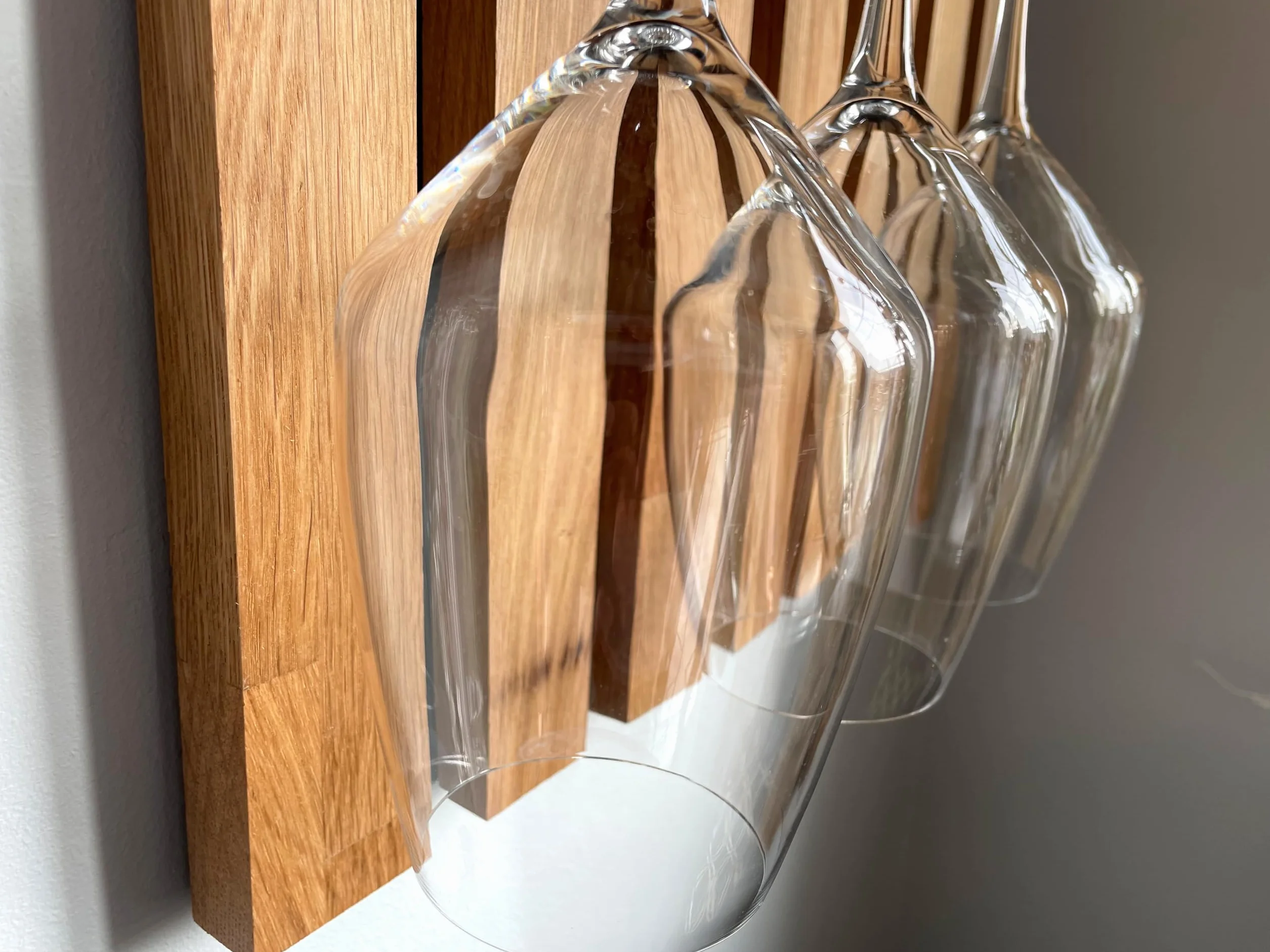 FLEXISTYLE Regał na wino z drewna, stojak na butelki, czarny, do montażu na ścianie, do kuchni, drewna, 40 cm szerokości, duży (98 x 40 cm, 4 butelki i szklanki)