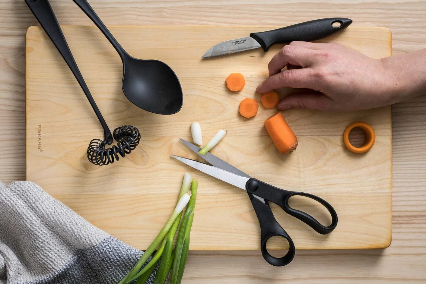 Fiskars Spiral Whisk, długość: 27 cm, Ø 7 cm, Essential, plastik, czarny, 1065596