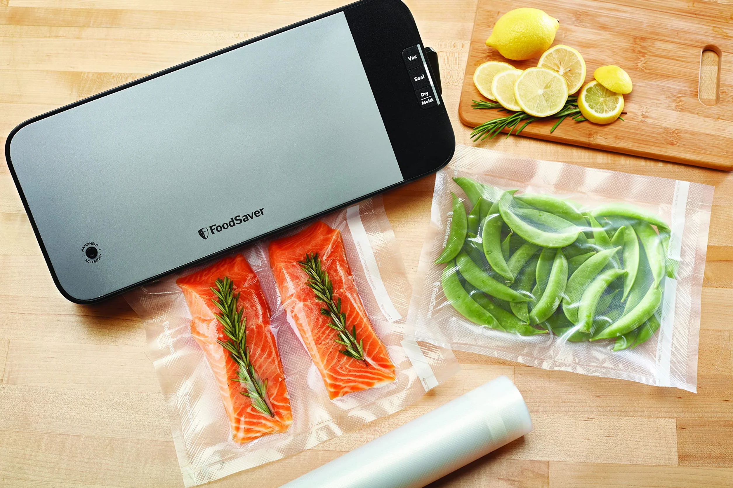 FoodSaver Urządzenie próżniowe do żywności z przenośnym akcesorium próżniowym i wężem, 1, kolor srebrny z czarnymi wykończeniami [VS2190X]