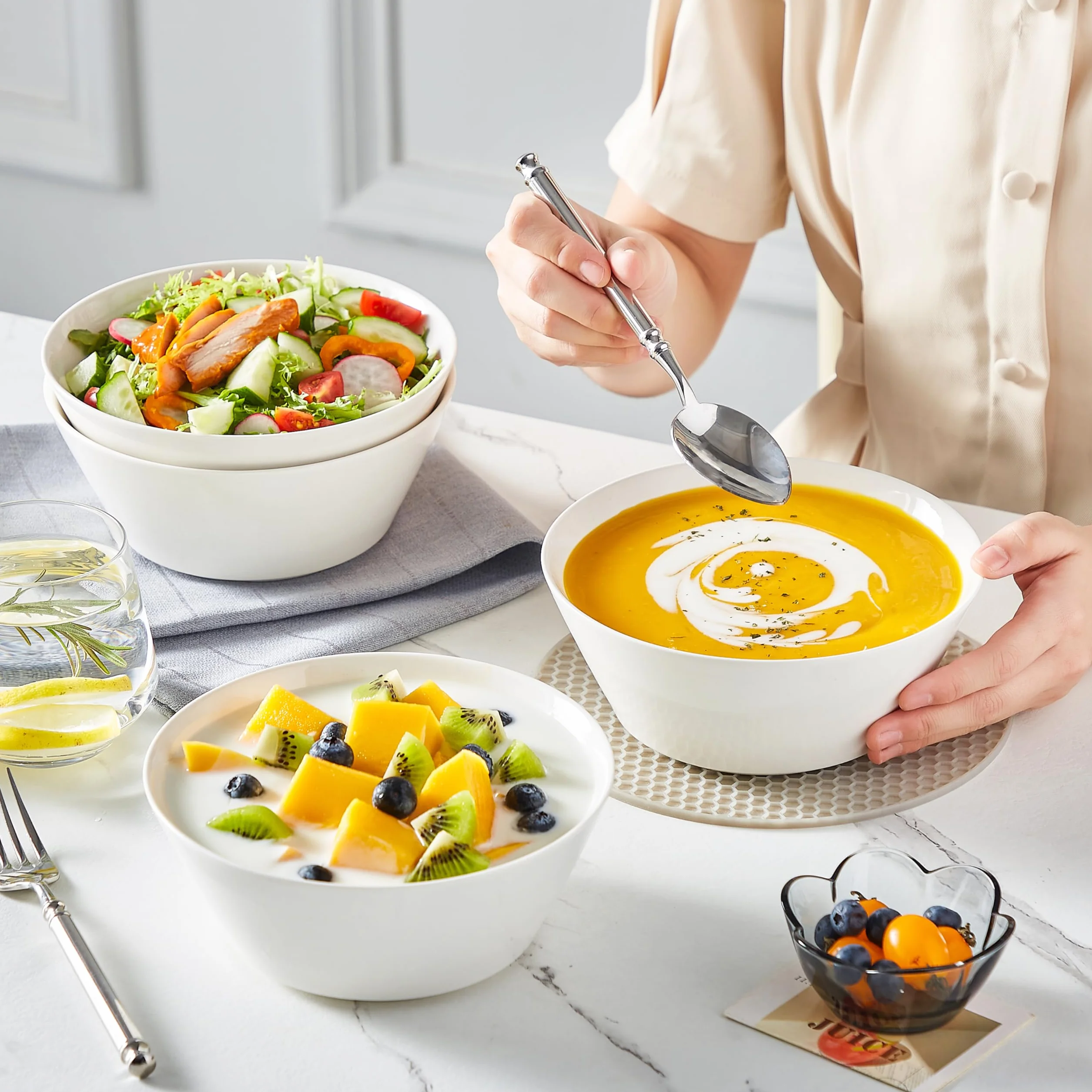 MALACASA Zestaw ceramicznych misek do zupy, zestaw 4 x 1050 ml, głębokie miseczki koloru białego na ramen, musli, sałatki, owoce - nadają się do zmywarki i kuchenki mikrofalowej, seria REG-Decca