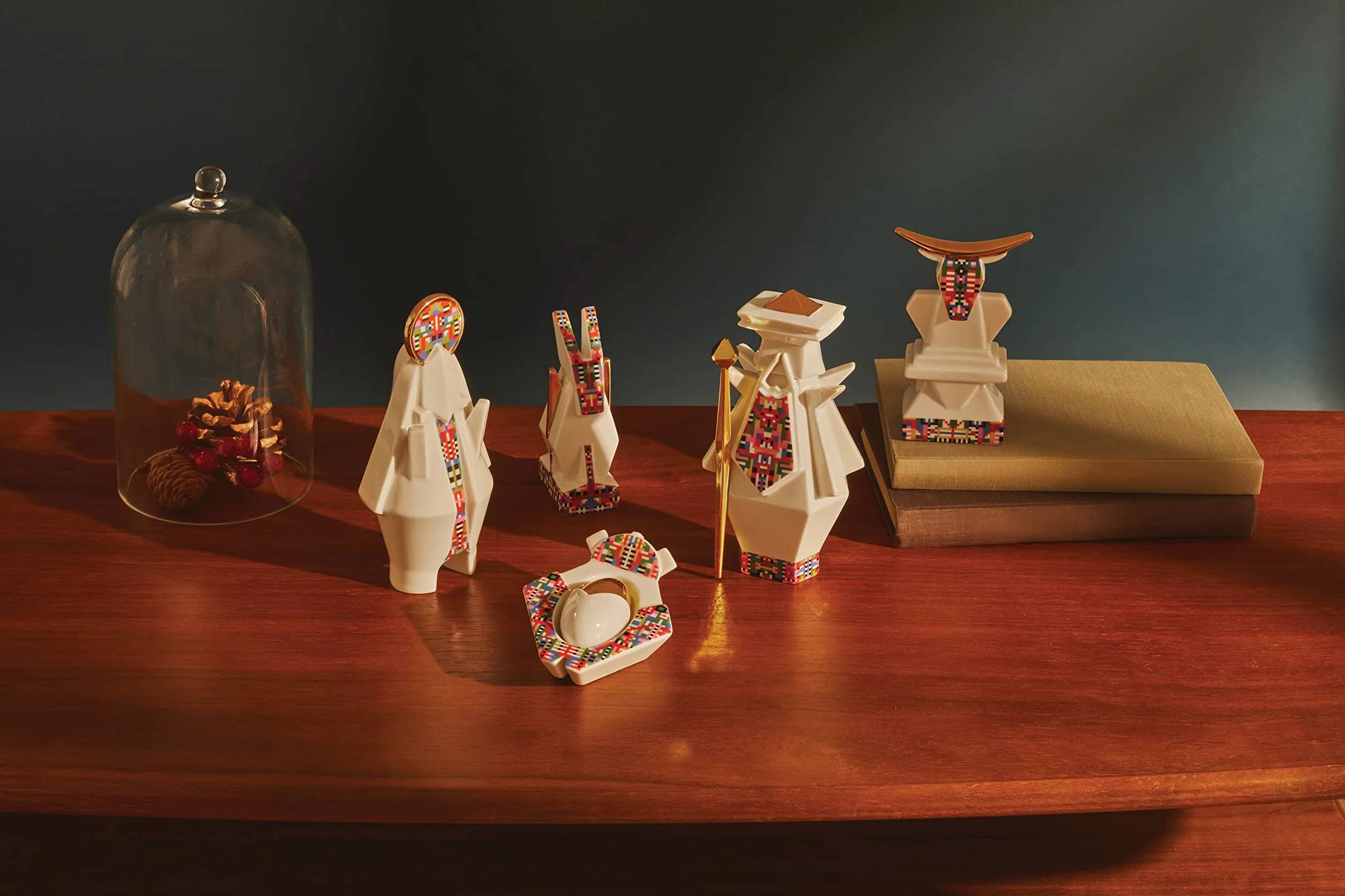 Alessi Joseph ESA05 3 - Rysunek Józef dla Betlejem w porcelanie z ręcznie nakładanymi kalkami i złotymi detalami 24 karat, wielobarwny