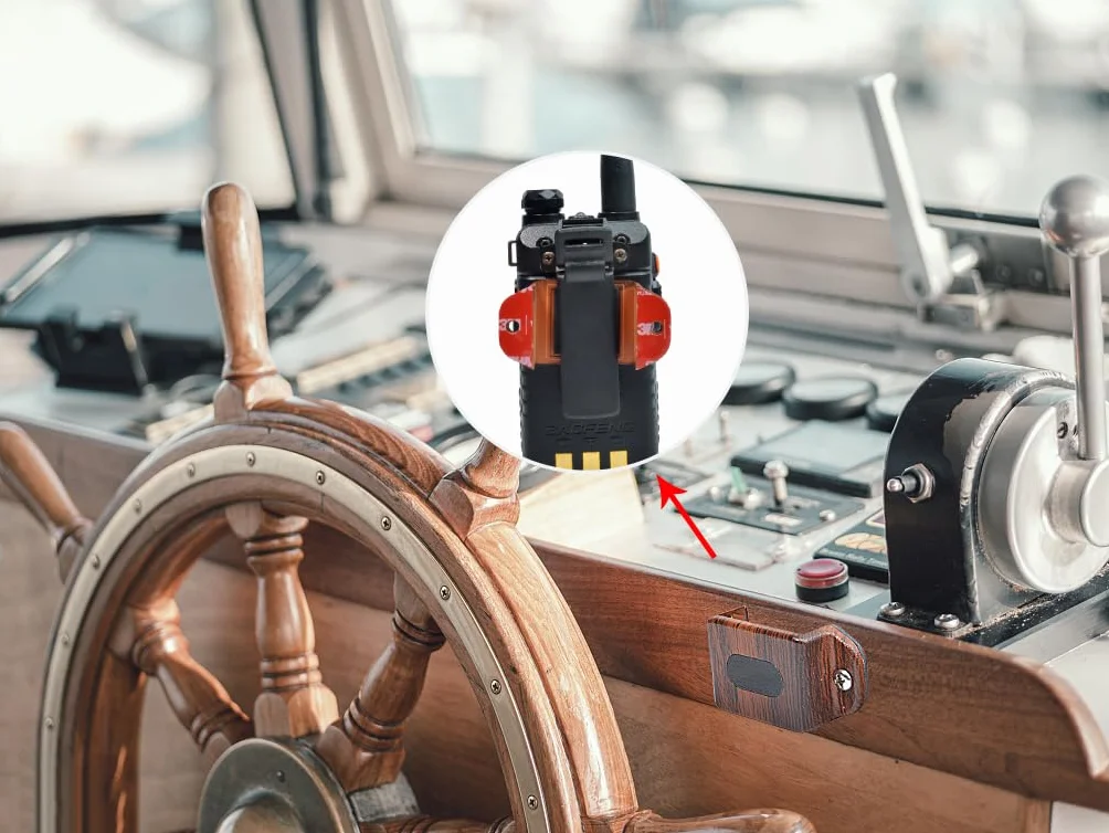 UAYESOK Uchwyt na krótkofalówkę, uchwyt na deskę rozdzielczą, ze śrubami i klejem 3M, do Motorola Baofeng Kenwood Quansheng Icom Midland Sepura Radio (rysunek słojów), Ciemnobrązowy rysunek słojów