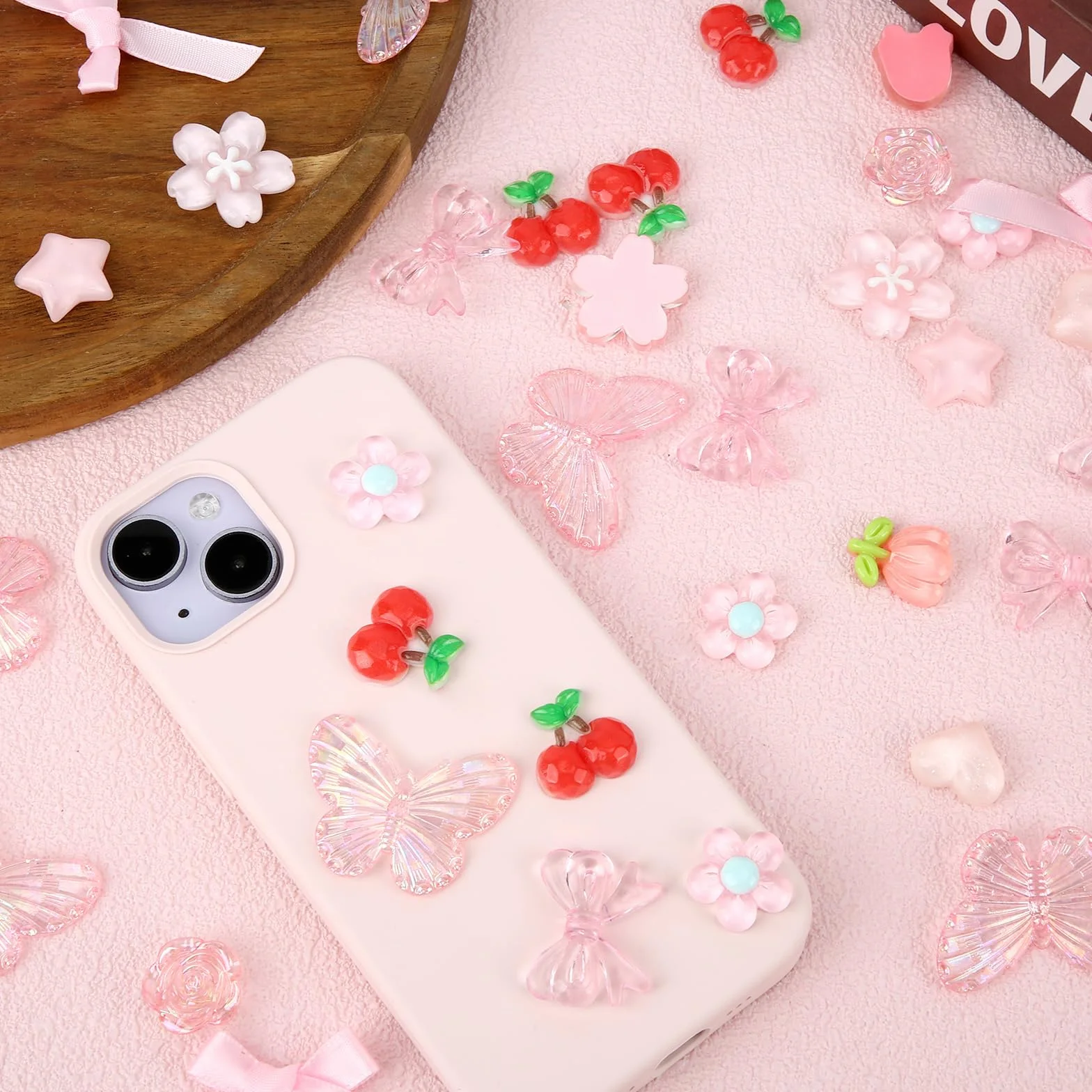 Tinoaly 66szt Różowy Junk Case Charms Kit, Żywiczne Akrylowe Etui na Telefon Wiśniowe Kwiatowe Kokardki Róże i Motylowe Slime Charms do DIY Crafting Scrapbooking i Decoden Decoration