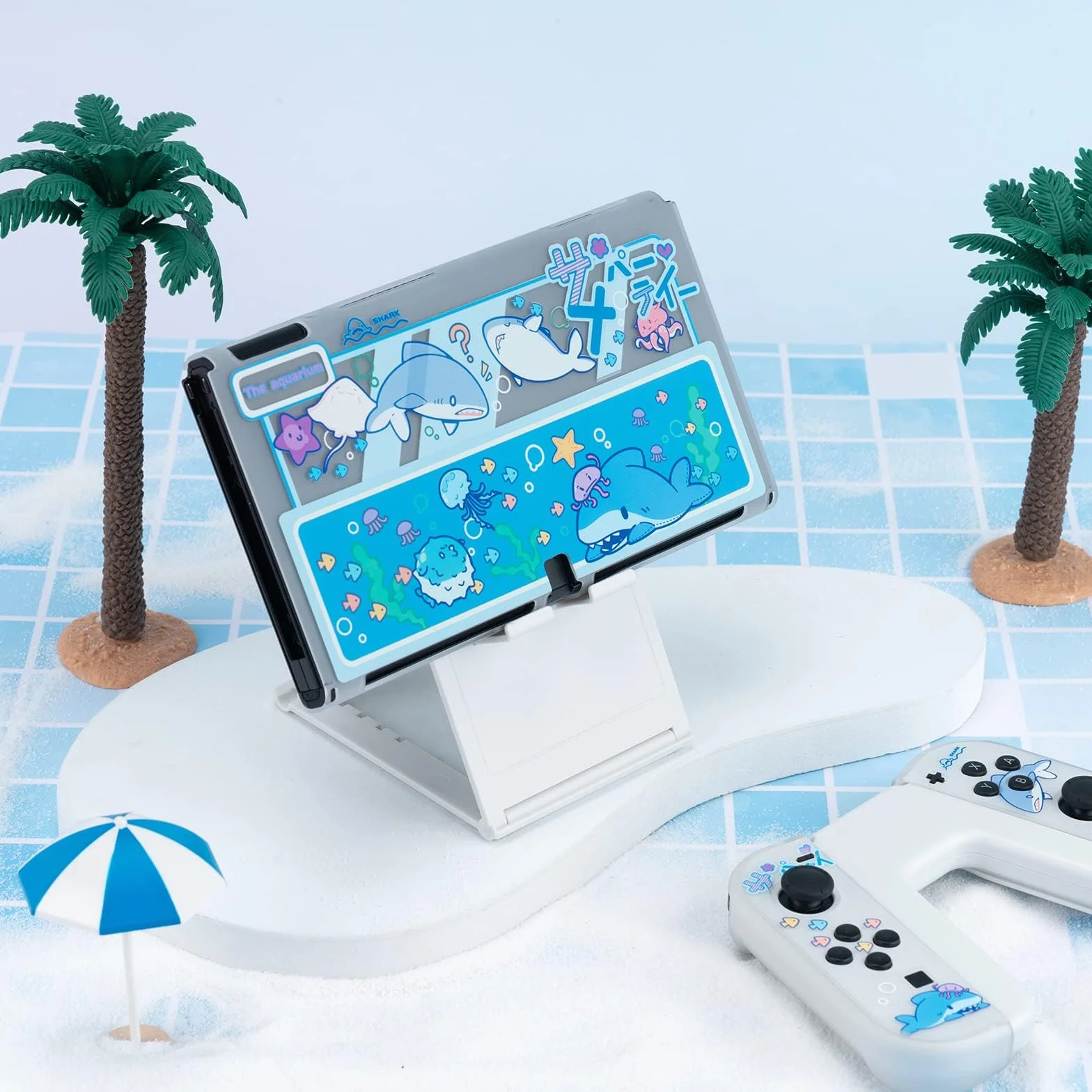 Etui ochronne GeekShare Slim Cover Case kompatybilne z konsolą Switch OLED, amortyzującą i odporną na zarysowania skórką ochronną na Switch OLED 2021 - Shark Party (przezroczysta)